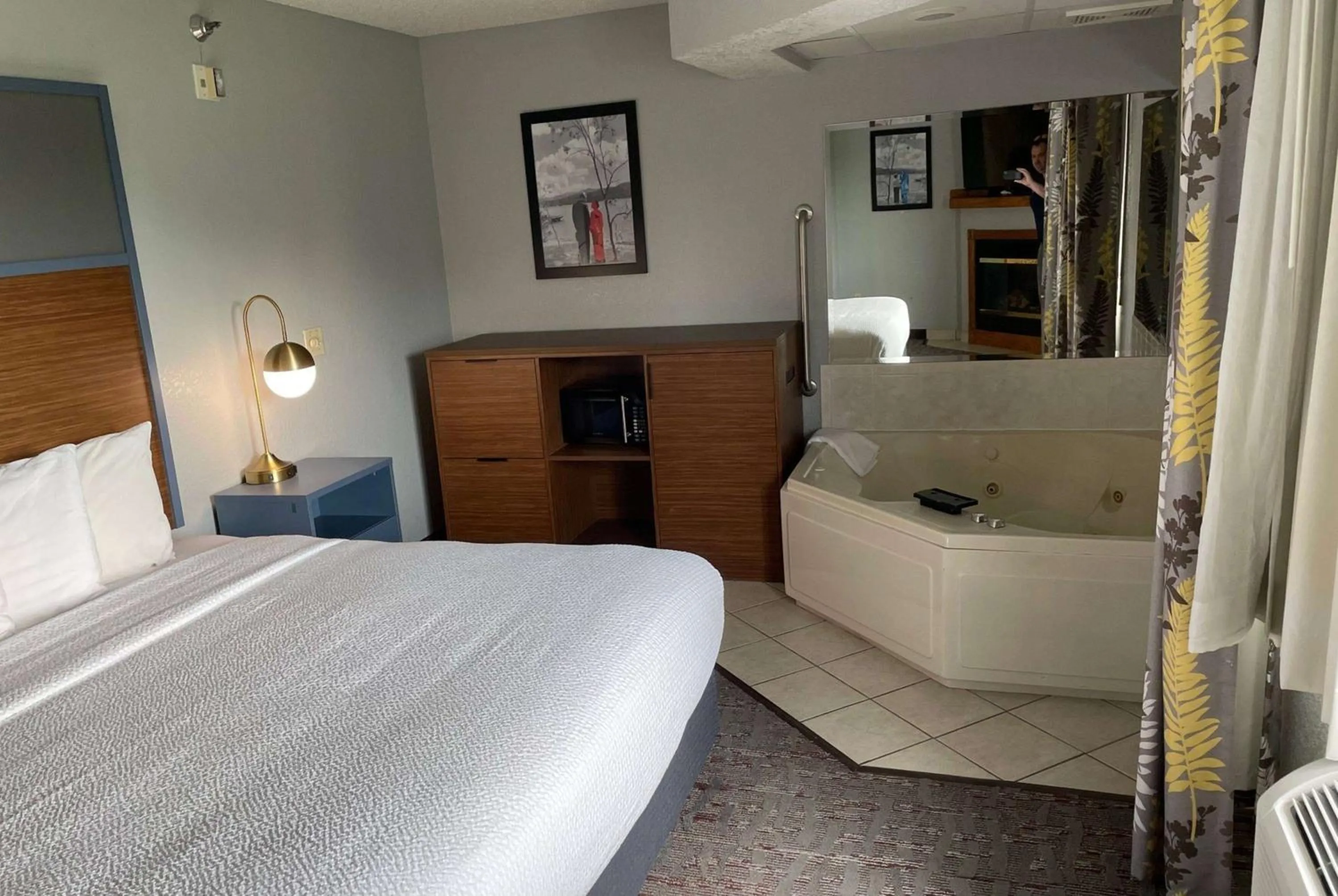 Photo of the whole room, Bed in AmericInn by Wyndham Ankeny/Des Moines