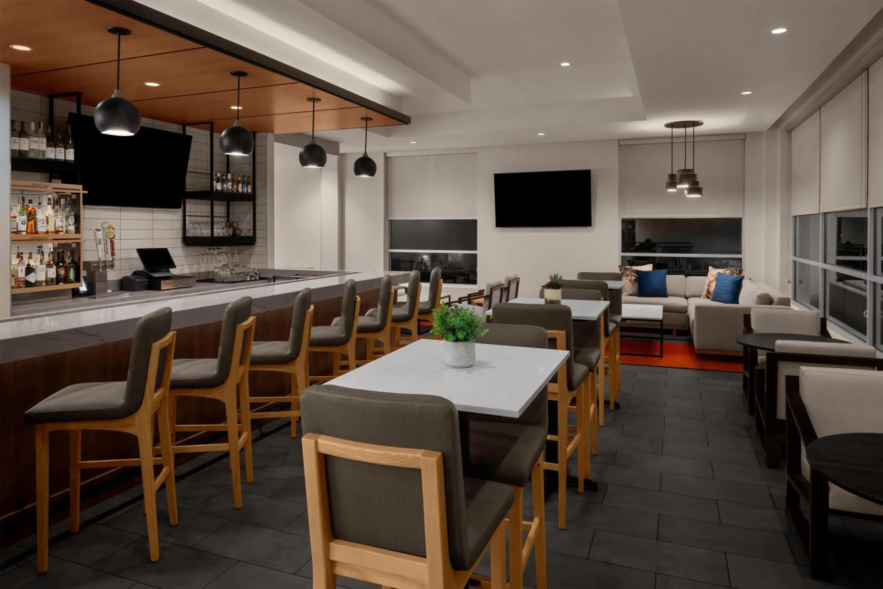 Lounge or bar in Hyatt House Pittsburgh-South Side