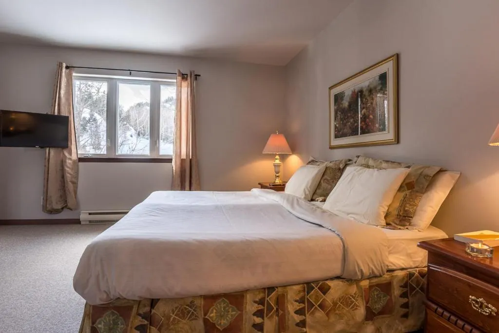 Bed in Aiglon by Rendez-Vous Mont-Tremblant