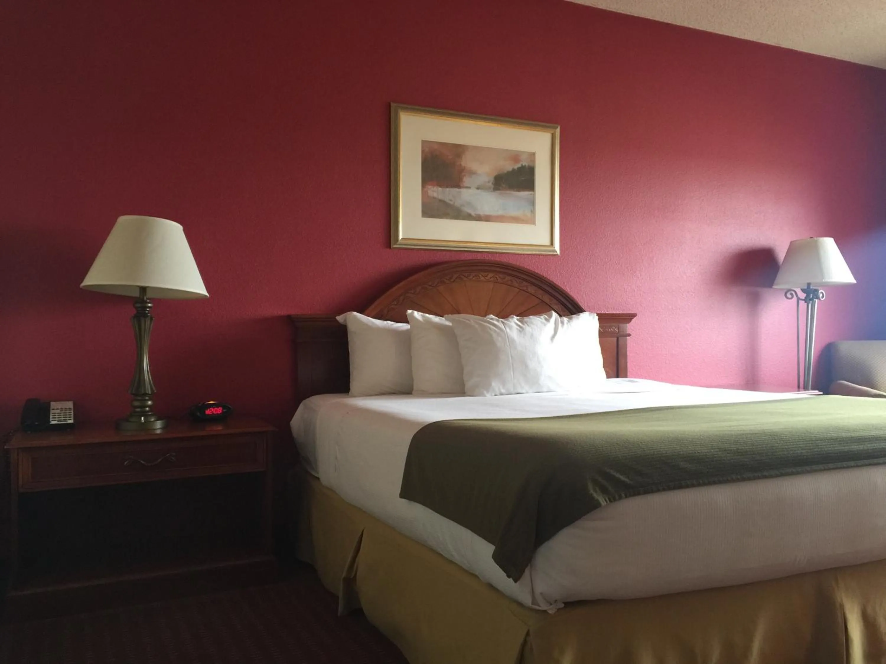 Bed in Baymont Inn & Suites by Wyndham Holbrook