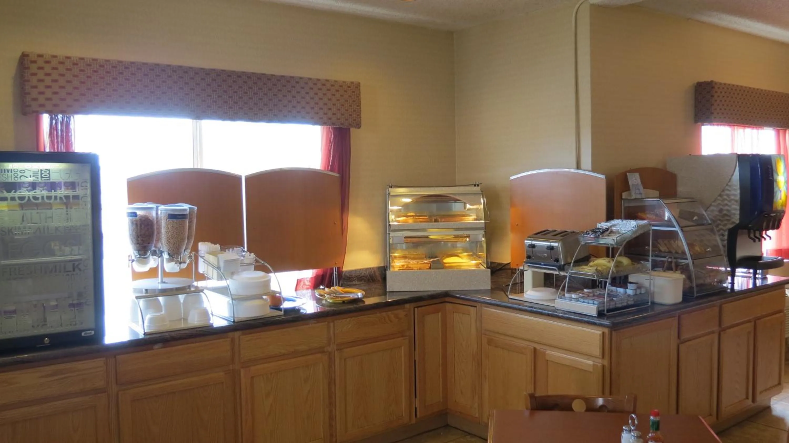 Restaurant/places to eat in Baymont Inn & Suites by Wyndham Holbrook