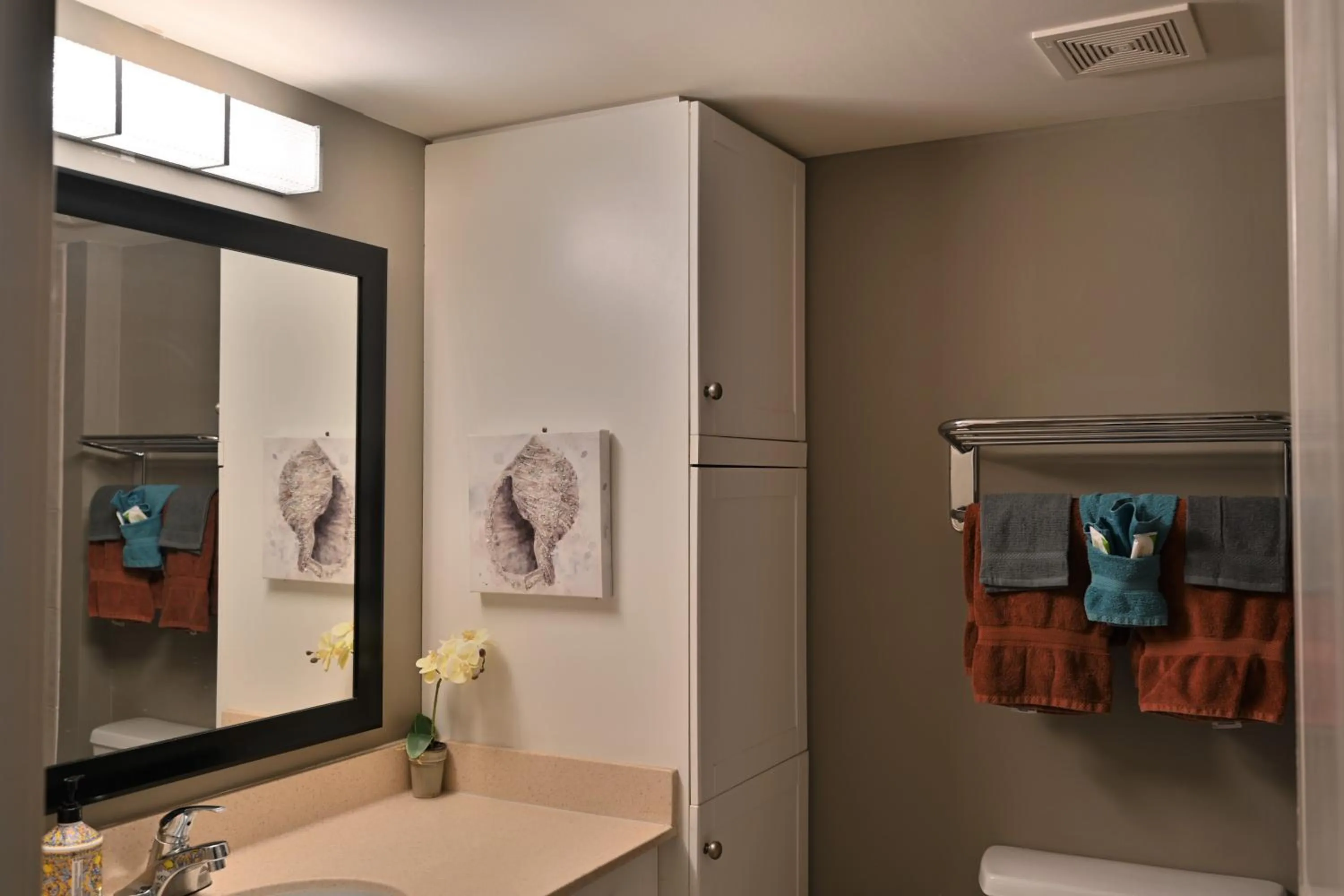 Bathroom in Spectacular Ocean Front Real 1 Bedroom Condo, 2 Ba