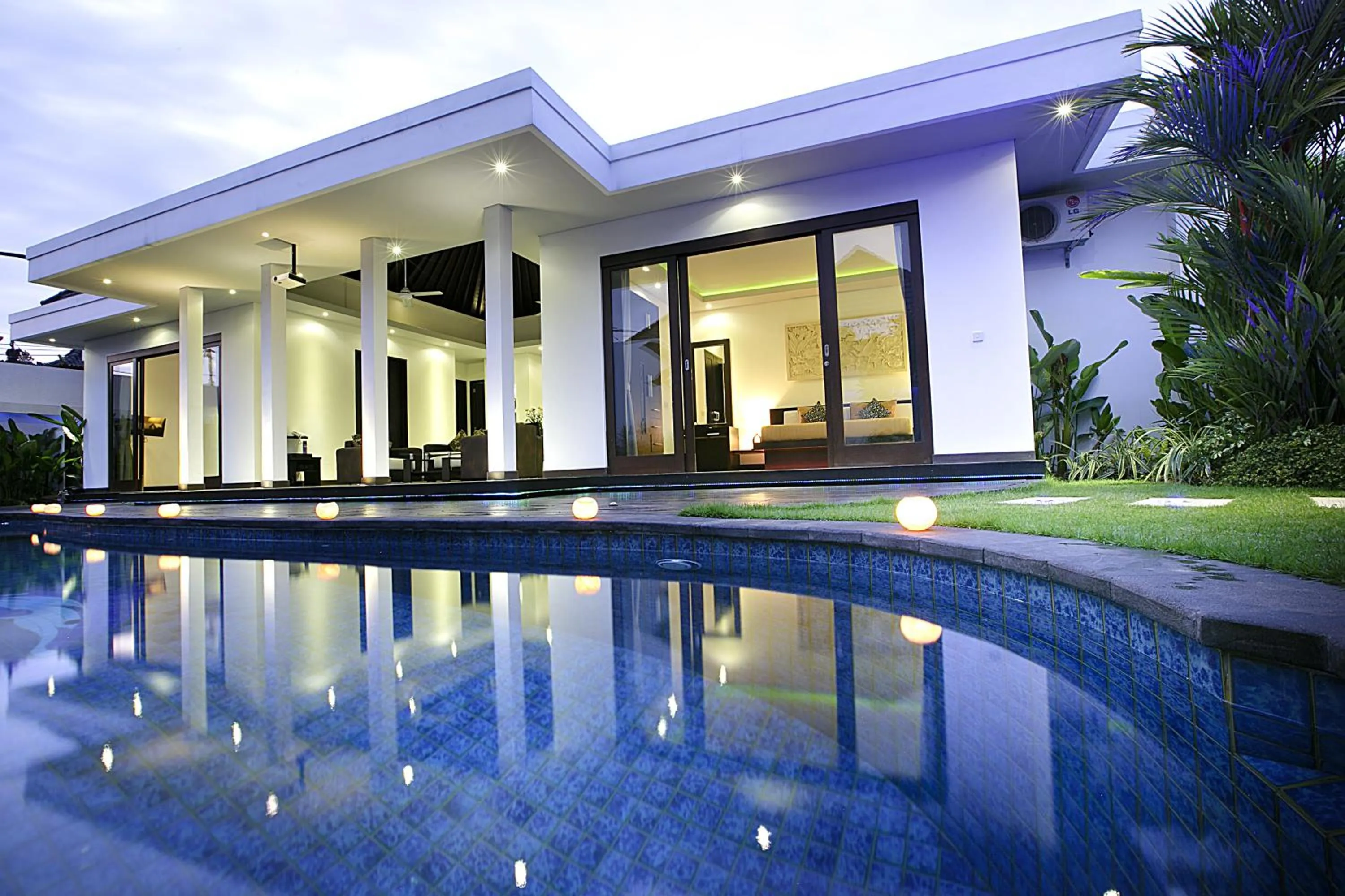 Swimming pool in D&G Villas Nusa Dua