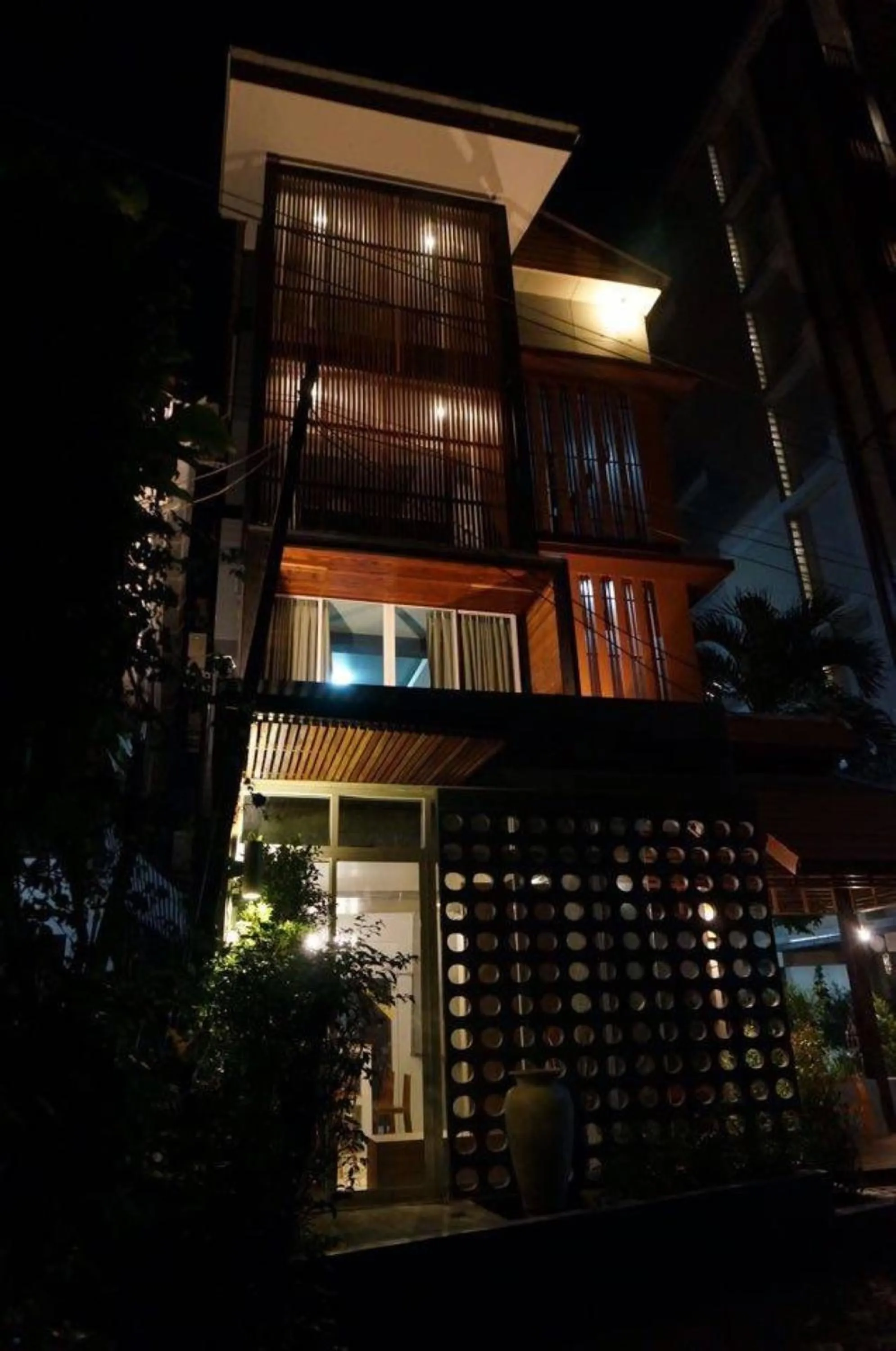 Facade/entrance in L'NER chiang mai