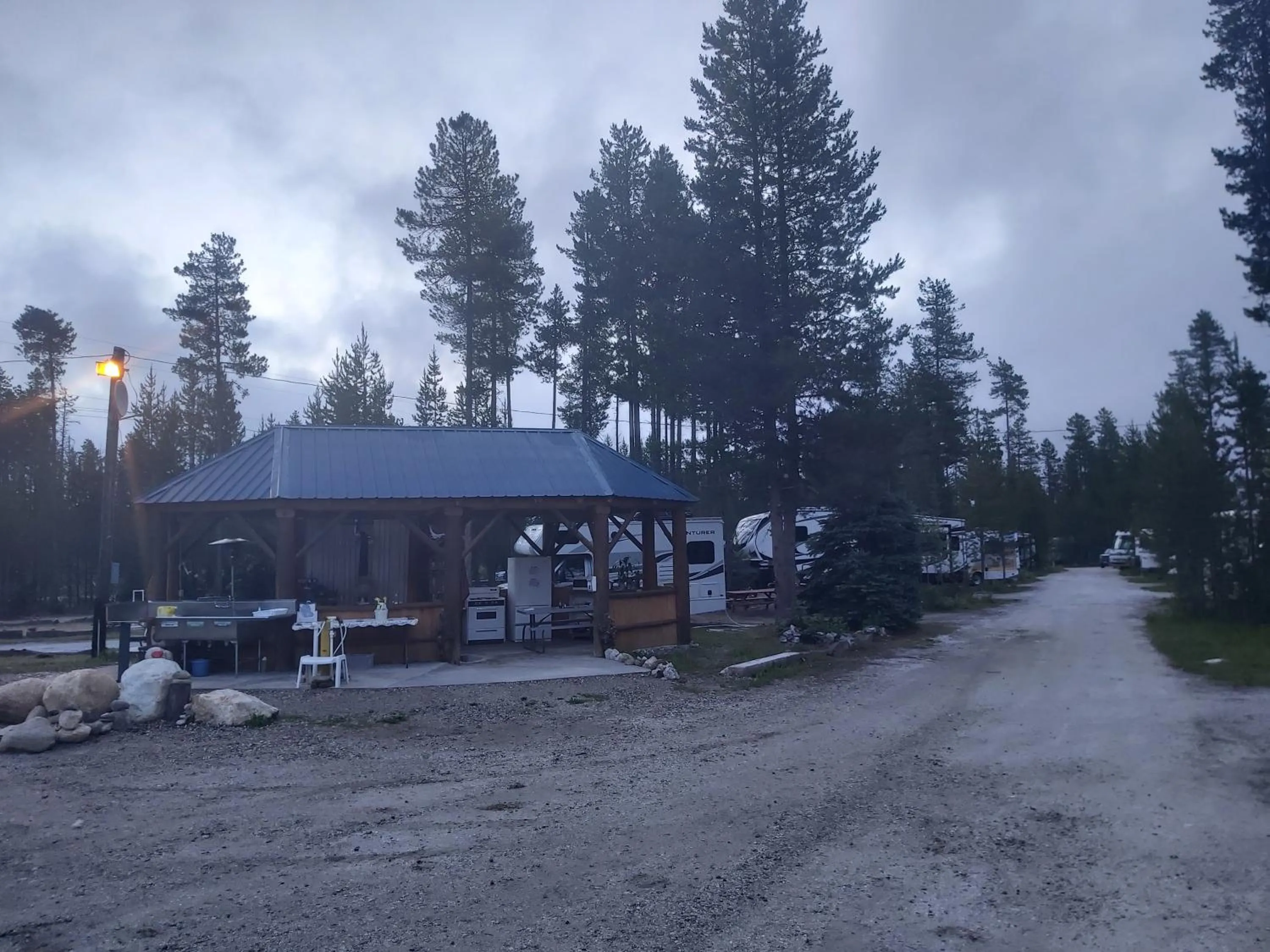 Blue River Campgrounds & Cabin-public washroom