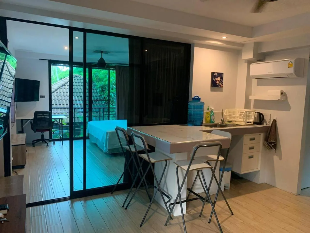 Kitchen or kitchenette in Penthouse Crystal Bay Apartments