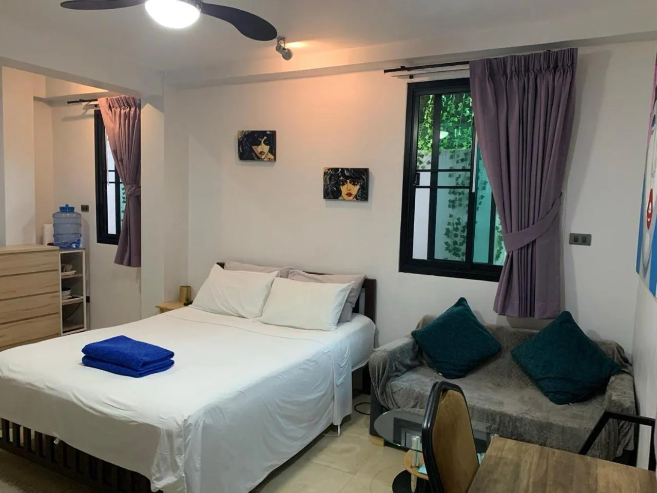 Bedroom, Bed in Penthouse Crystal Bay Apartments