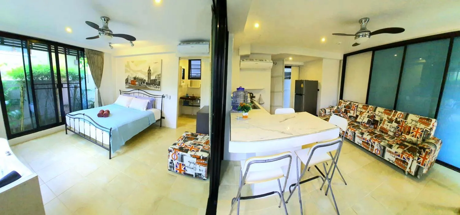 Photo of the whole room, Bed in Penthouse Crystal Bay Apartments