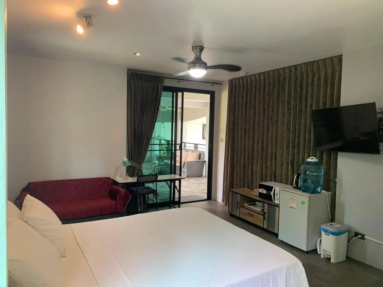 Bedroom, Bed in Penthouse Crystal Bay Apartments