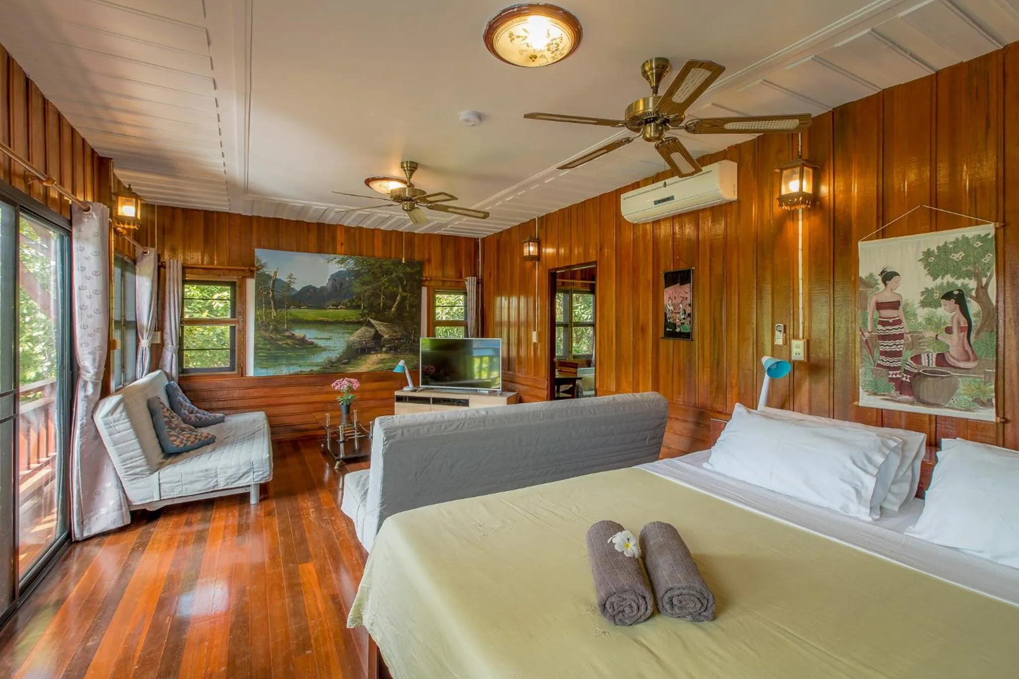 Bed in Penthouse Crystal Bay Apartments