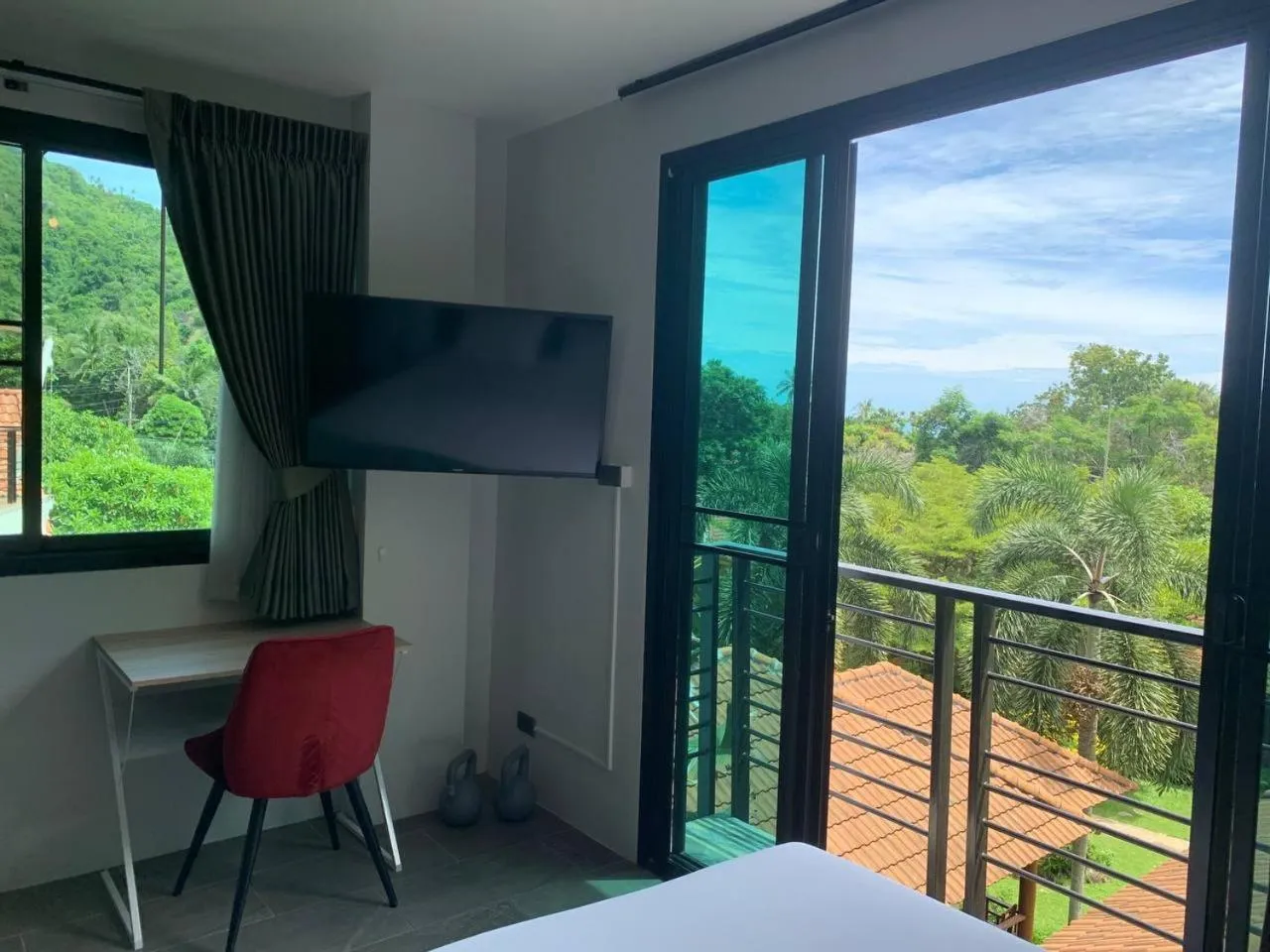 View (from property/room), Bed in Penthouse Crystal Bay Apartments