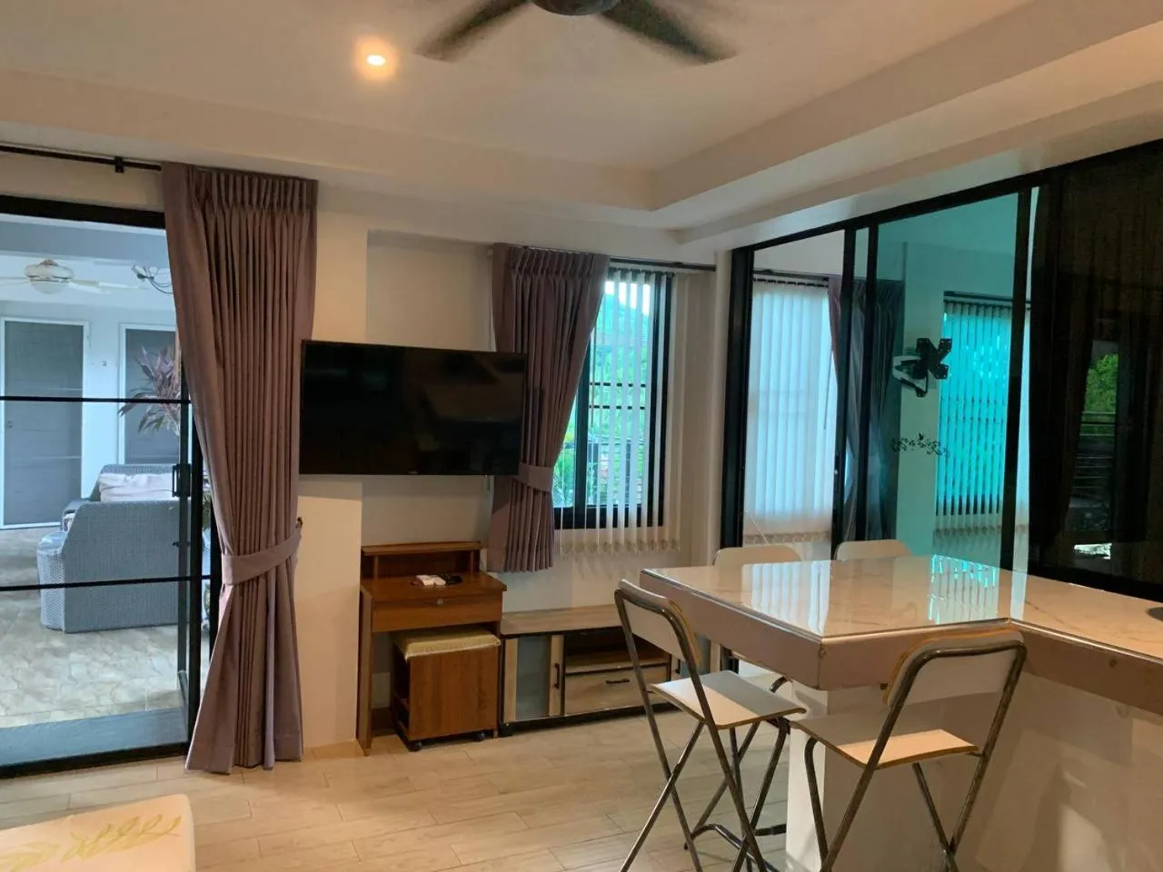 Dining area in Penthouse Crystal Bay Apartments
