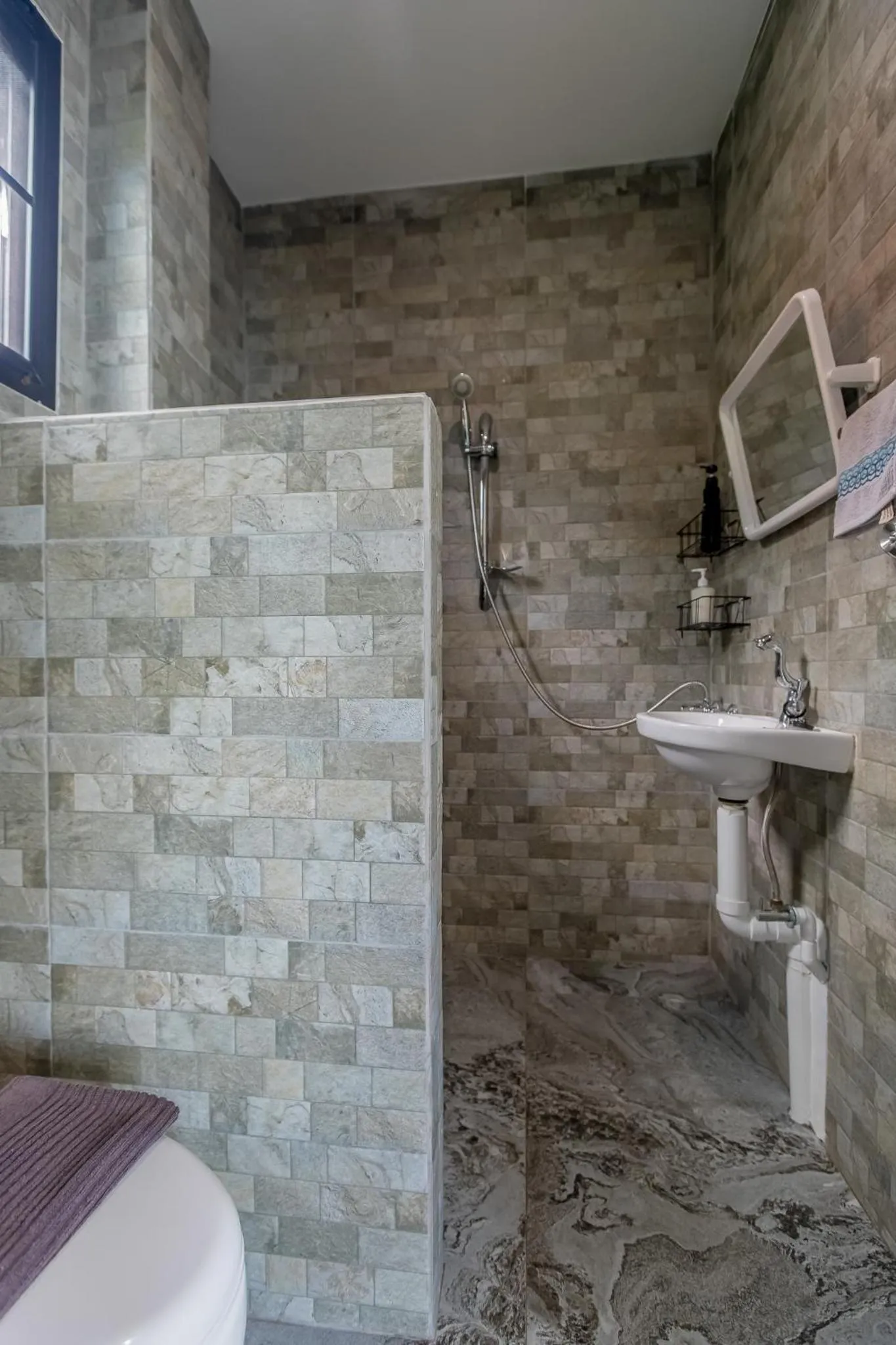 Bathroom in Penthouse Crystal Bay Apartments