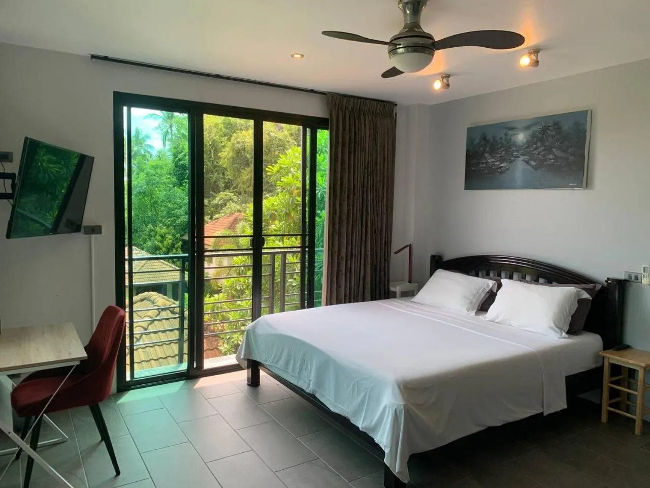 Bedroom, Bed in Penthouse Crystal Bay Apartments