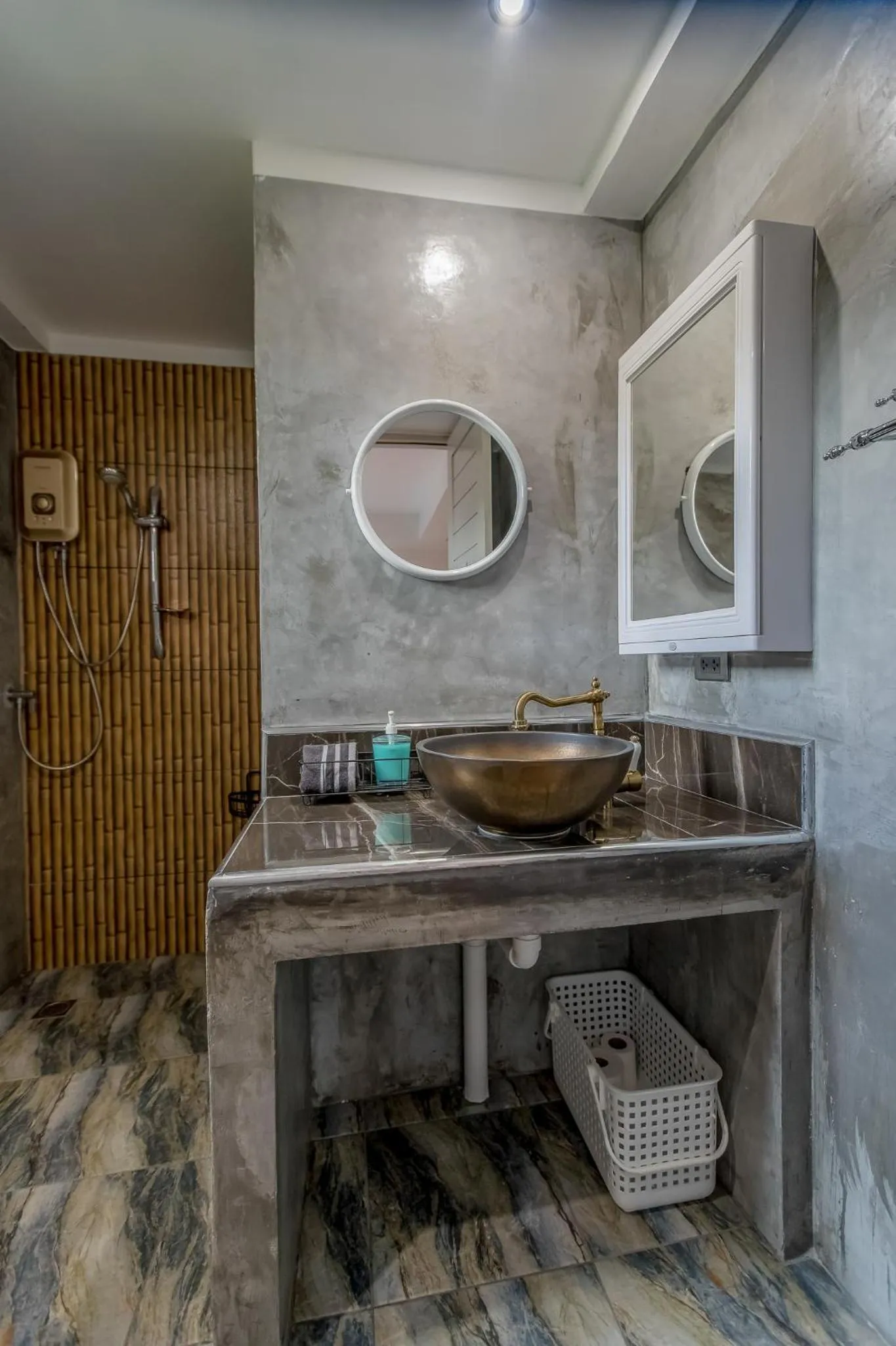 Bathroom in Penthouse Crystal Bay Apartments