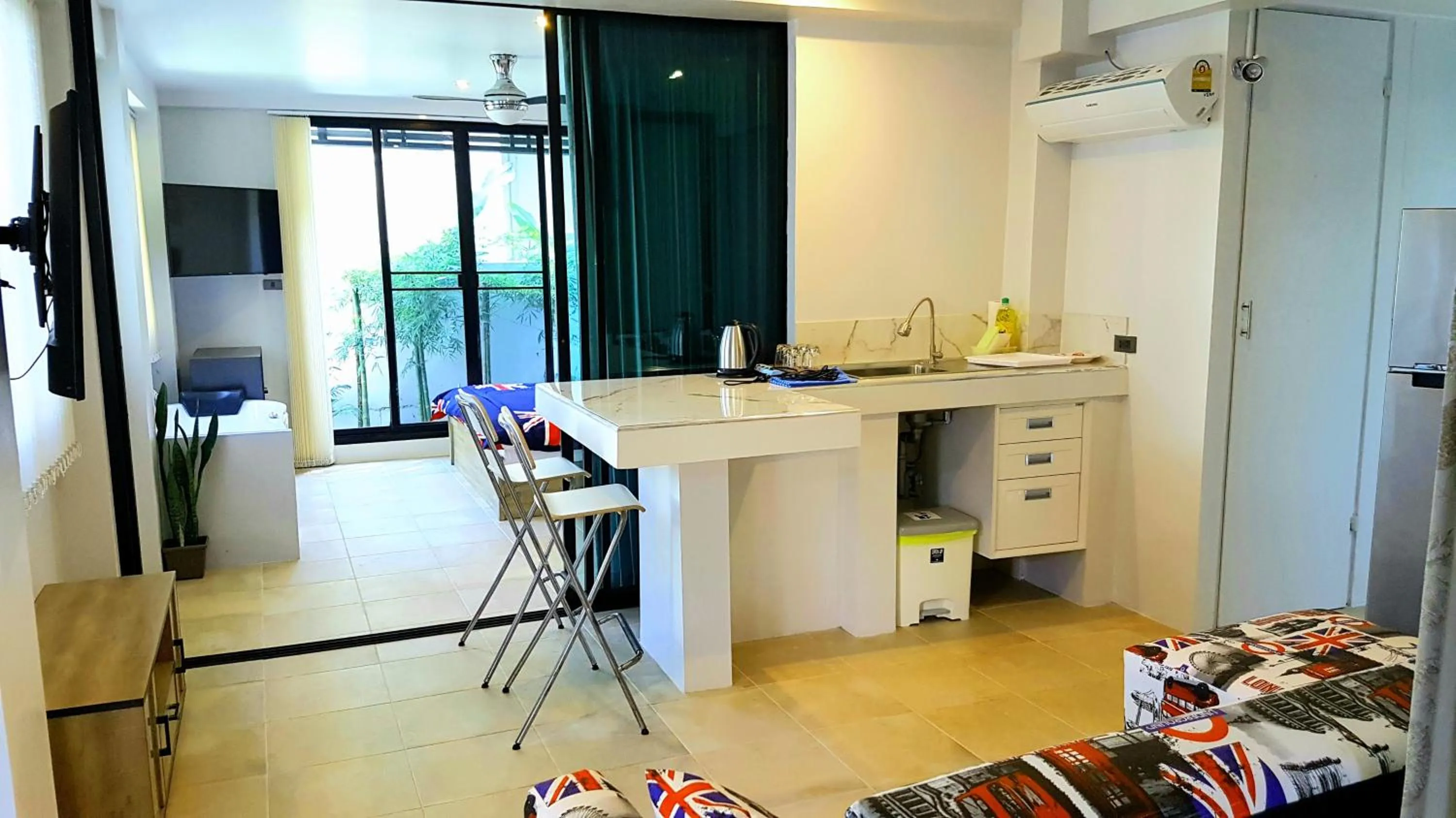 Kitchen or kitchenette in Penthouse Crystal Bay Apartments