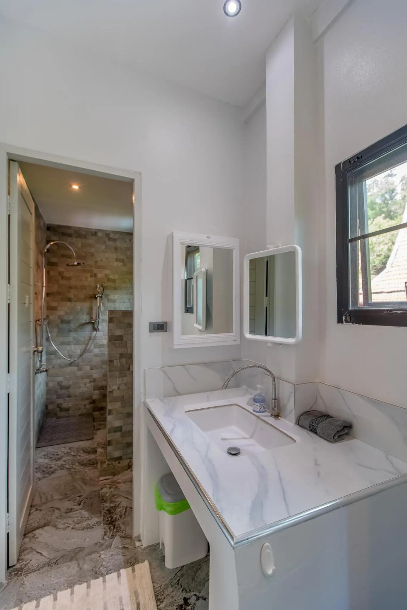 Bathroom in Penthouse Crystal Bay Apartments