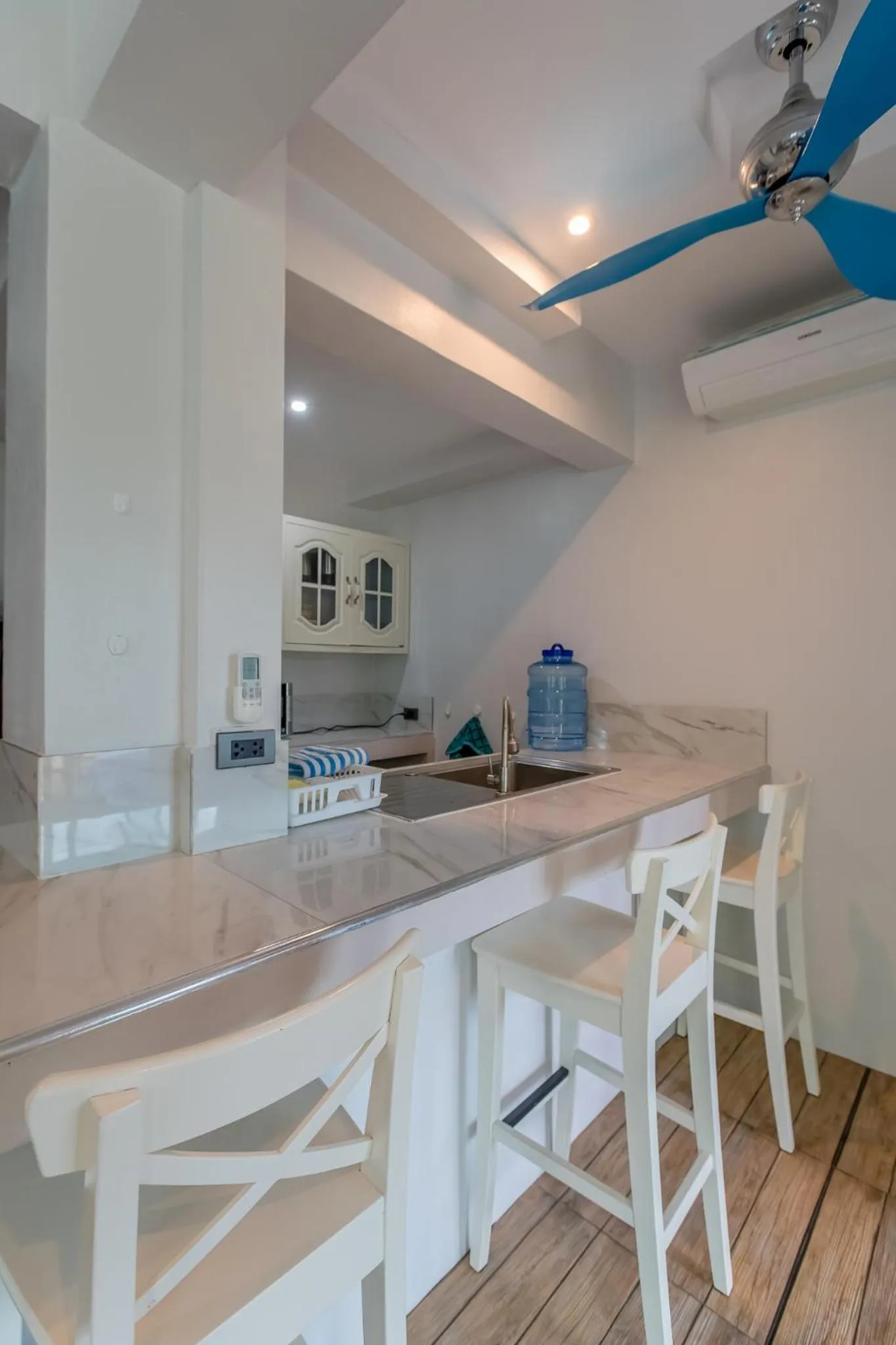 Kitchen or kitchenette in Penthouse Crystal Bay Apartments