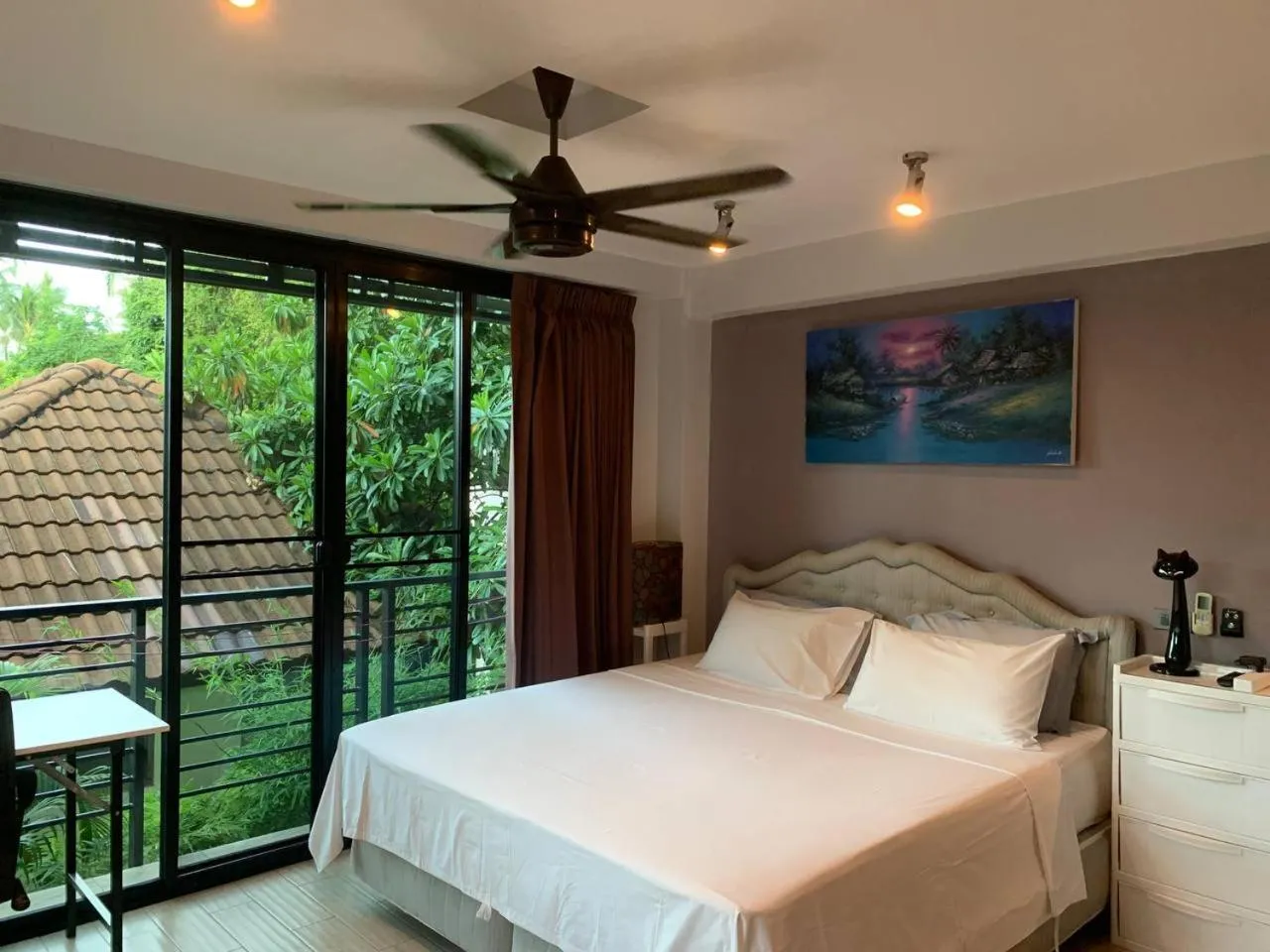 Balcony/Terrace, Bed in Penthouse Crystal Bay Apartments