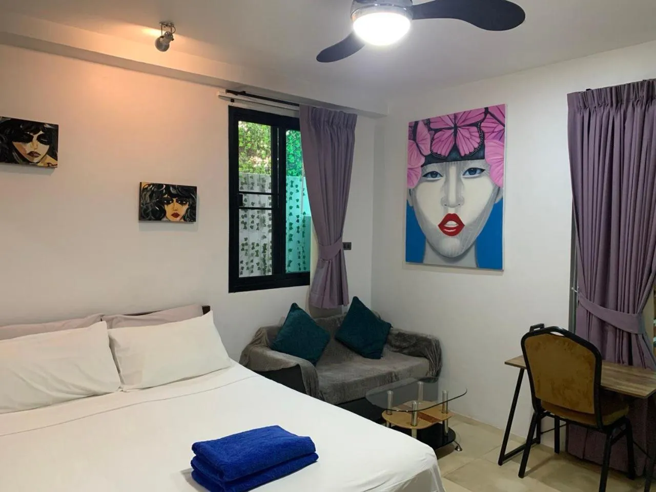 Bedroom, Bed in Penthouse Crystal Bay Apartments