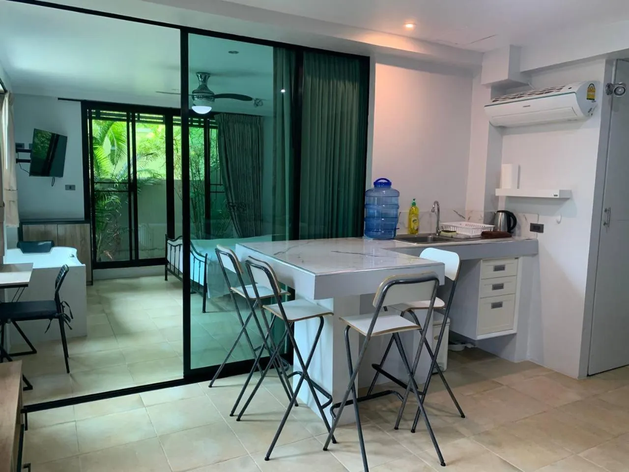 Kitchen or kitchenette in Penthouse Crystal Bay Apartments