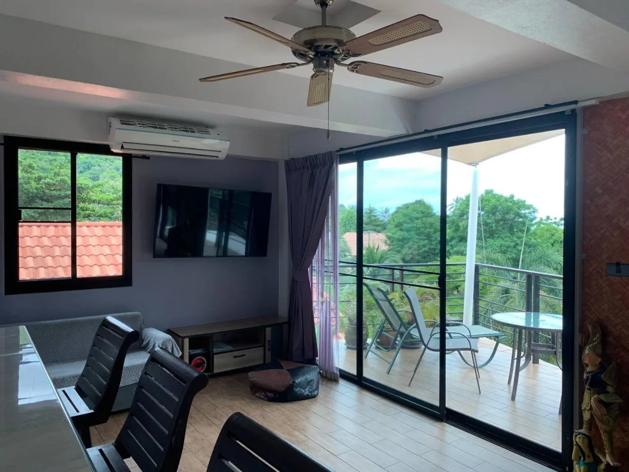 Dining area in Penthouse Crystal Bay Apartments