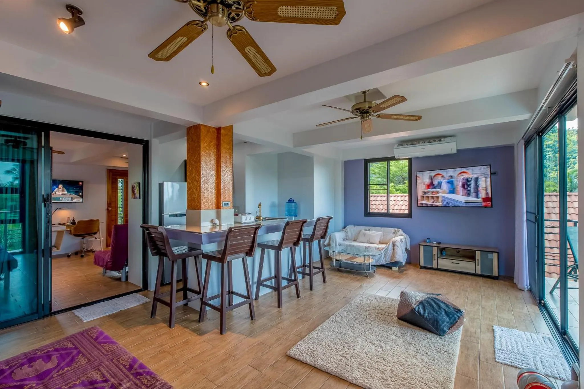 Living room in Penthouse Crystal Bay Apartments