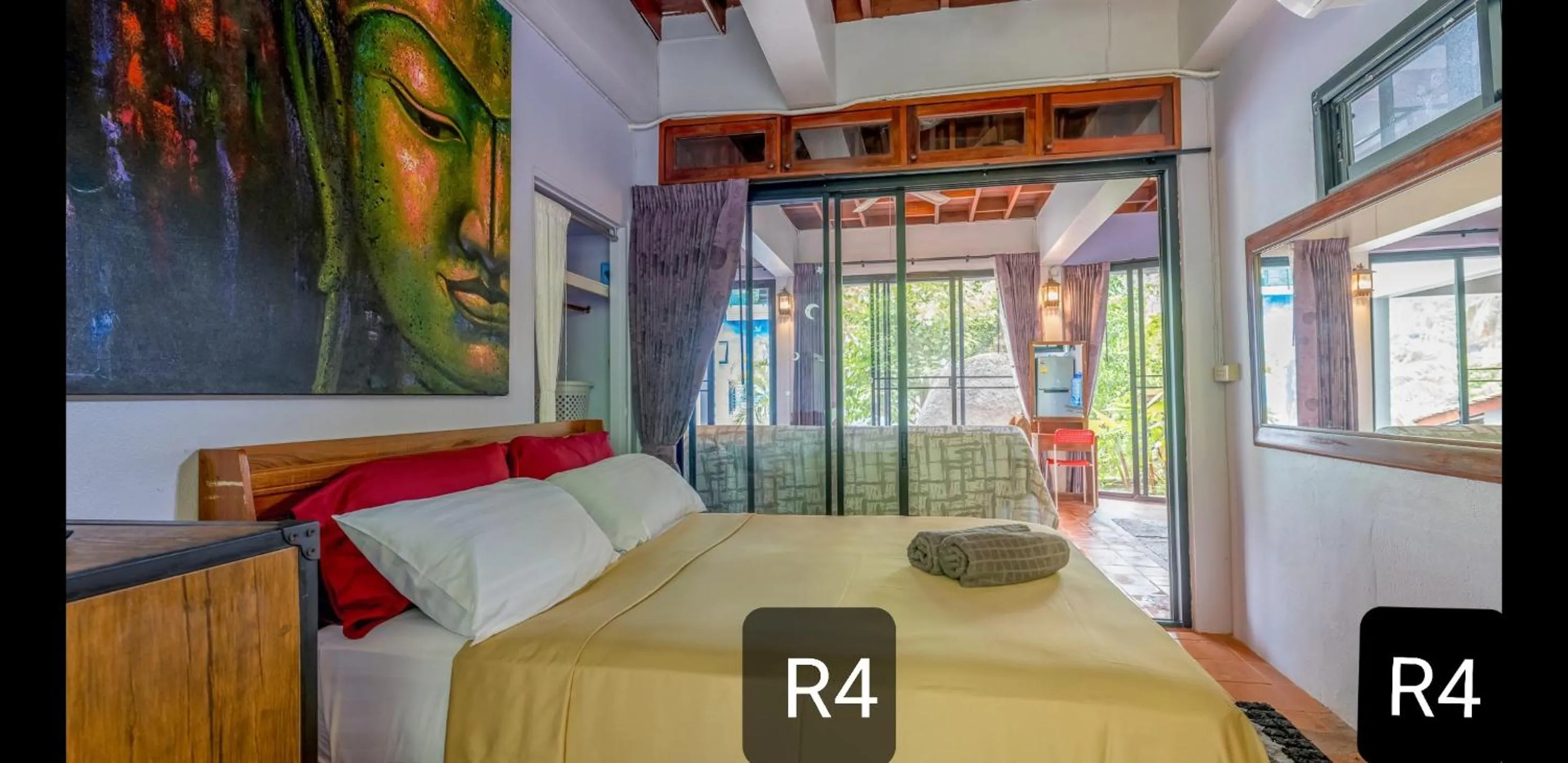 Bedroom, Bed in Penthouse Crystal Bay Apartments