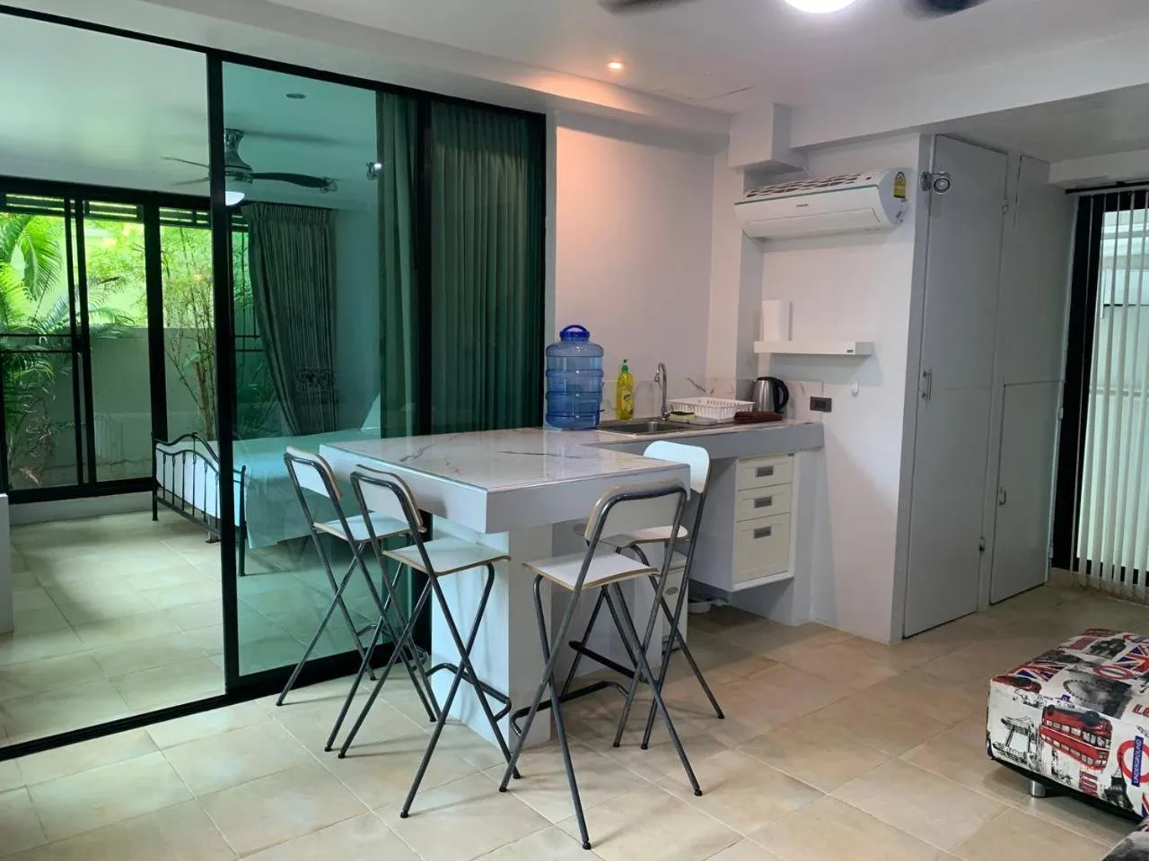 Kitchen or kitchenette in Penthouse Crystal Bay Apartments