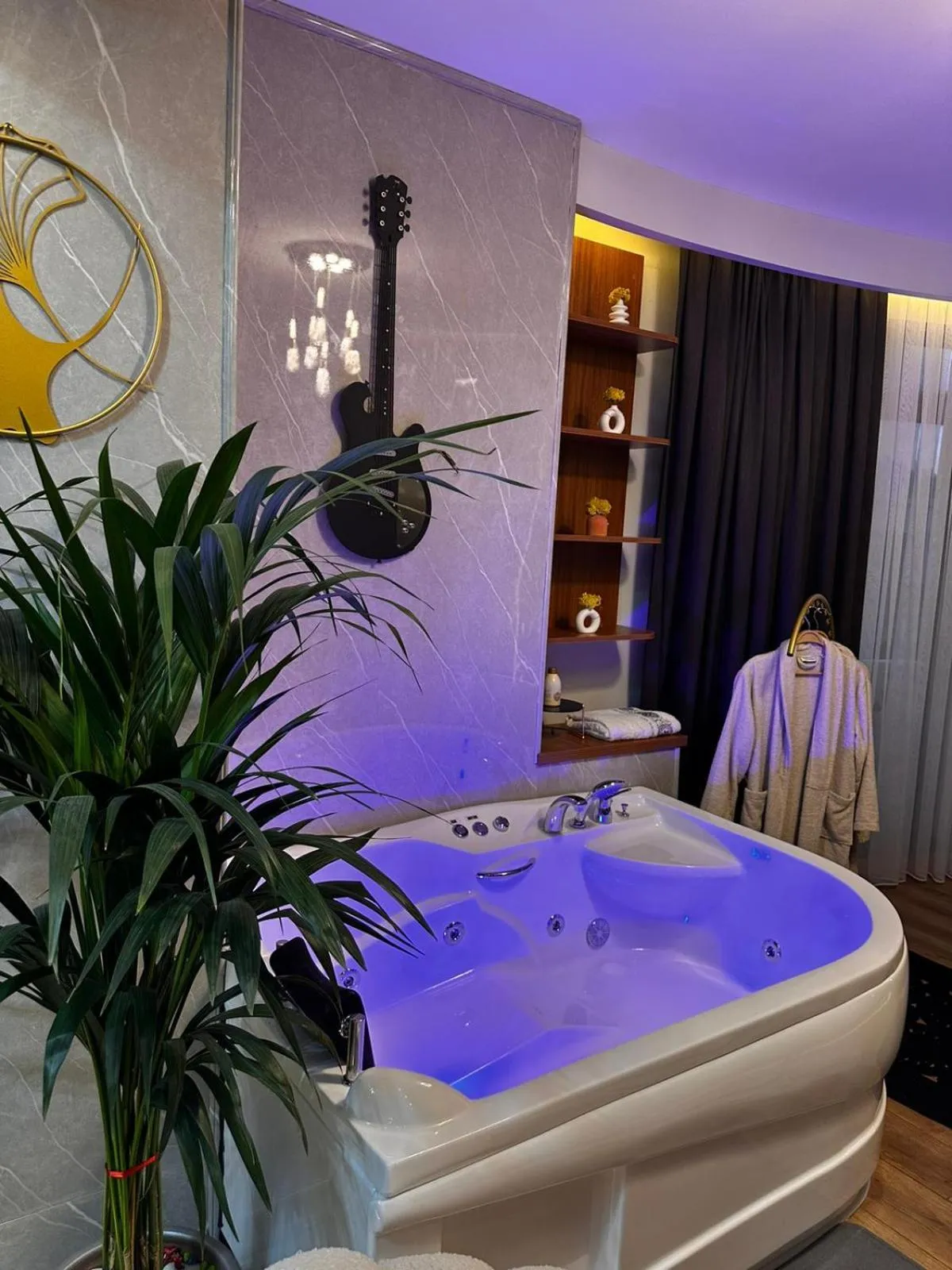 Hot Tub in SABİHA GOKCEN İSTANBUL HOUSES Airport