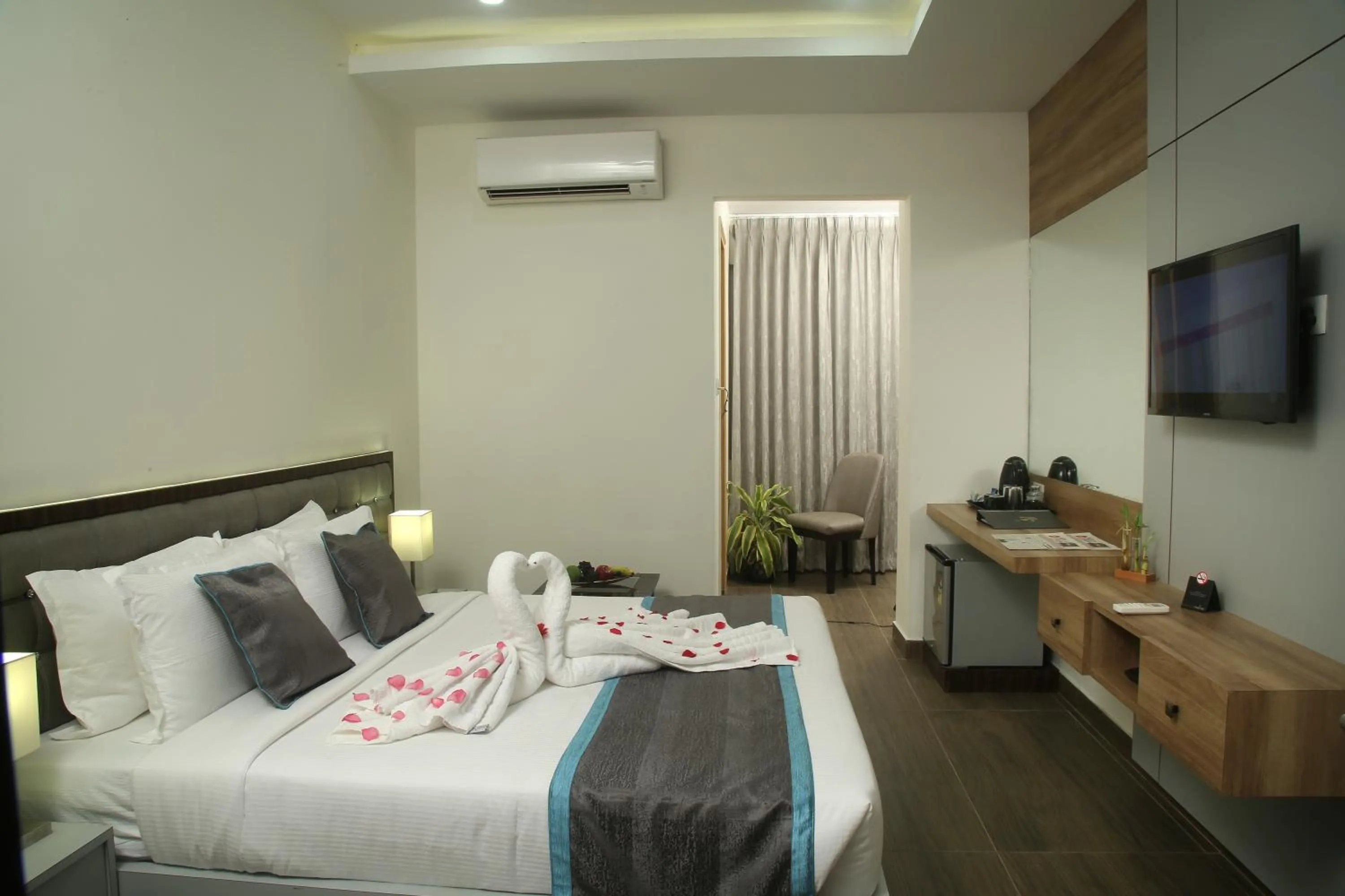 Photo of the whole room, Bed in PARK IRIS HOTELS, MG Road