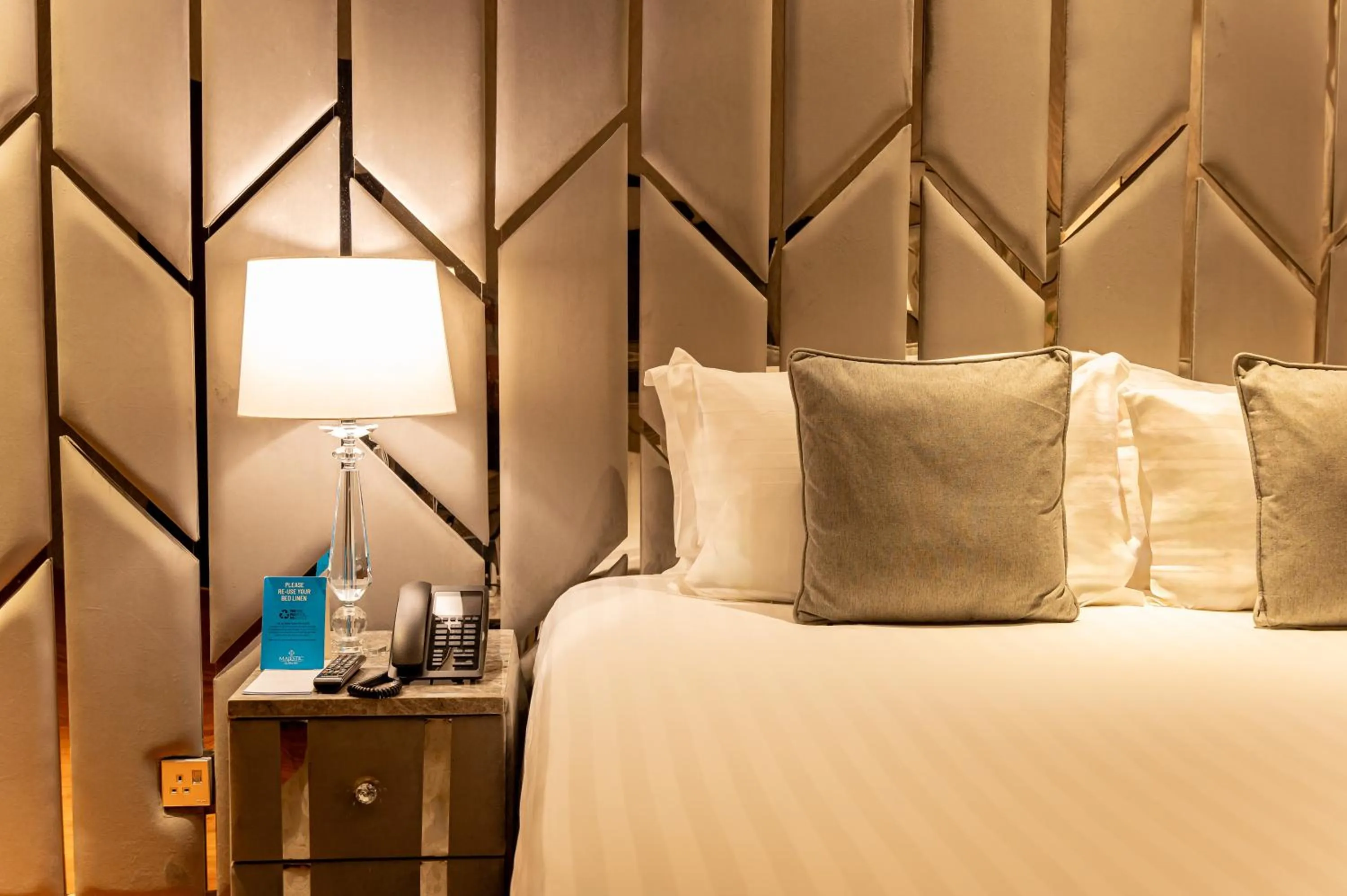 Bedroom, Bed in Majestic City Retreat Hotel