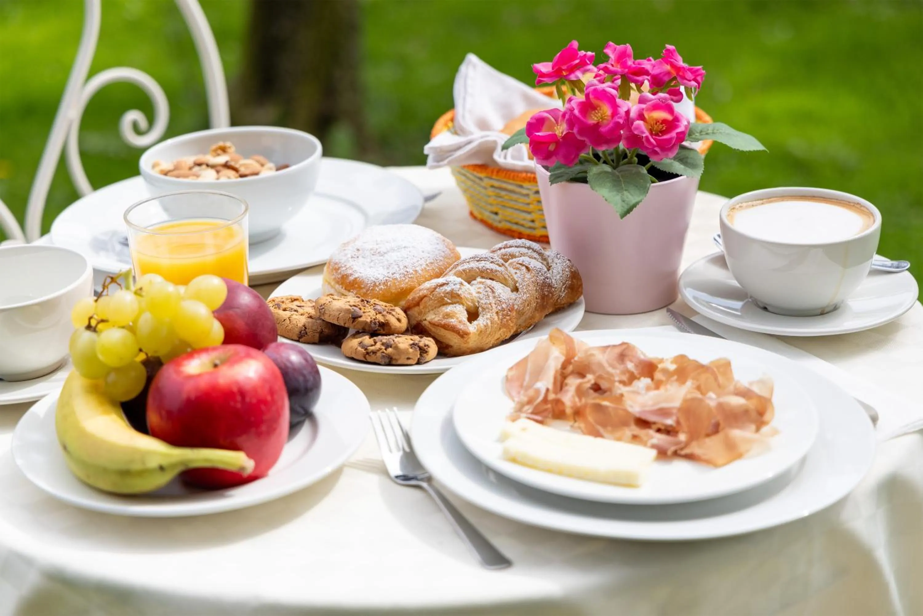 Food and drinks in B&B Antico Borgo Marcemigo