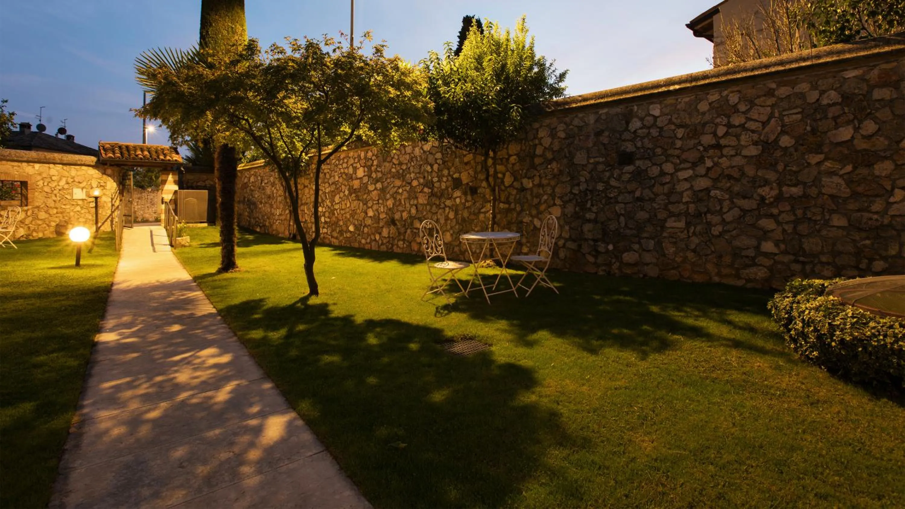 Garden in B&B Antico Borgo Marcemigo