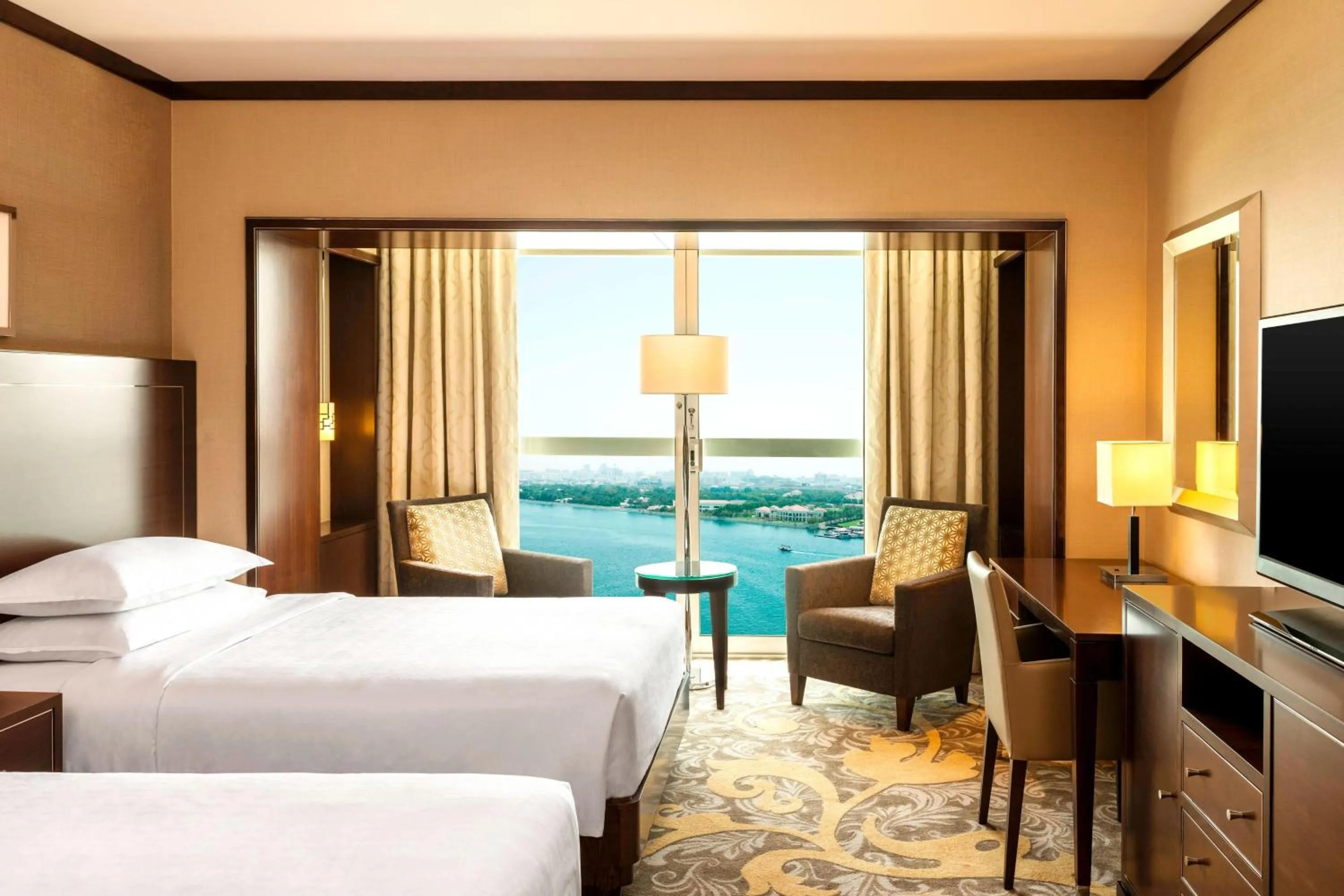 Photo of the whole room, Bed in Sheraton Dubai Creek Hotel & Towers