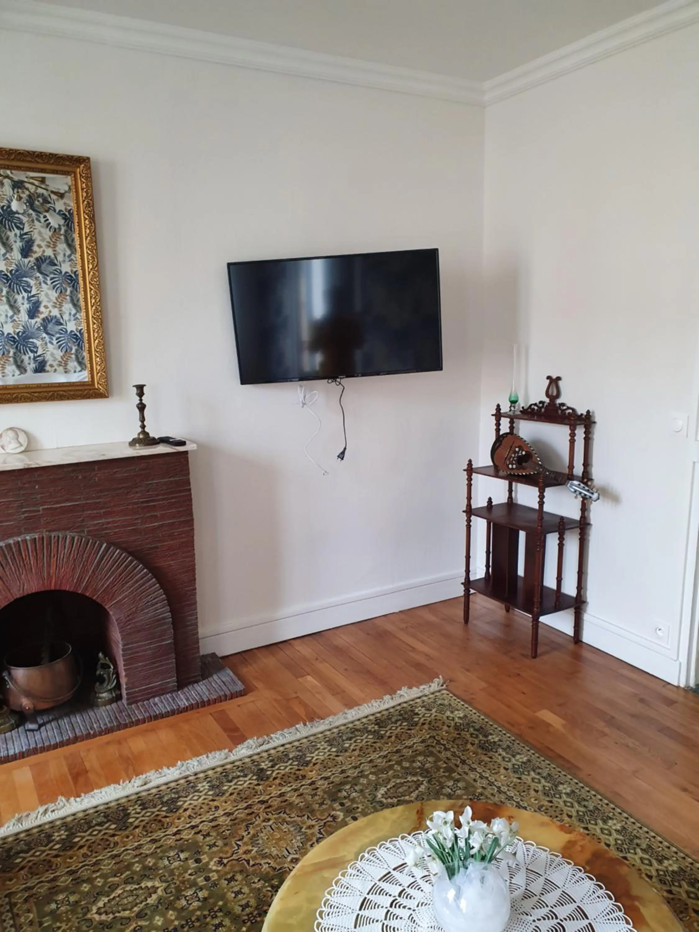 Communal lounge/ TV room in Côté Marne