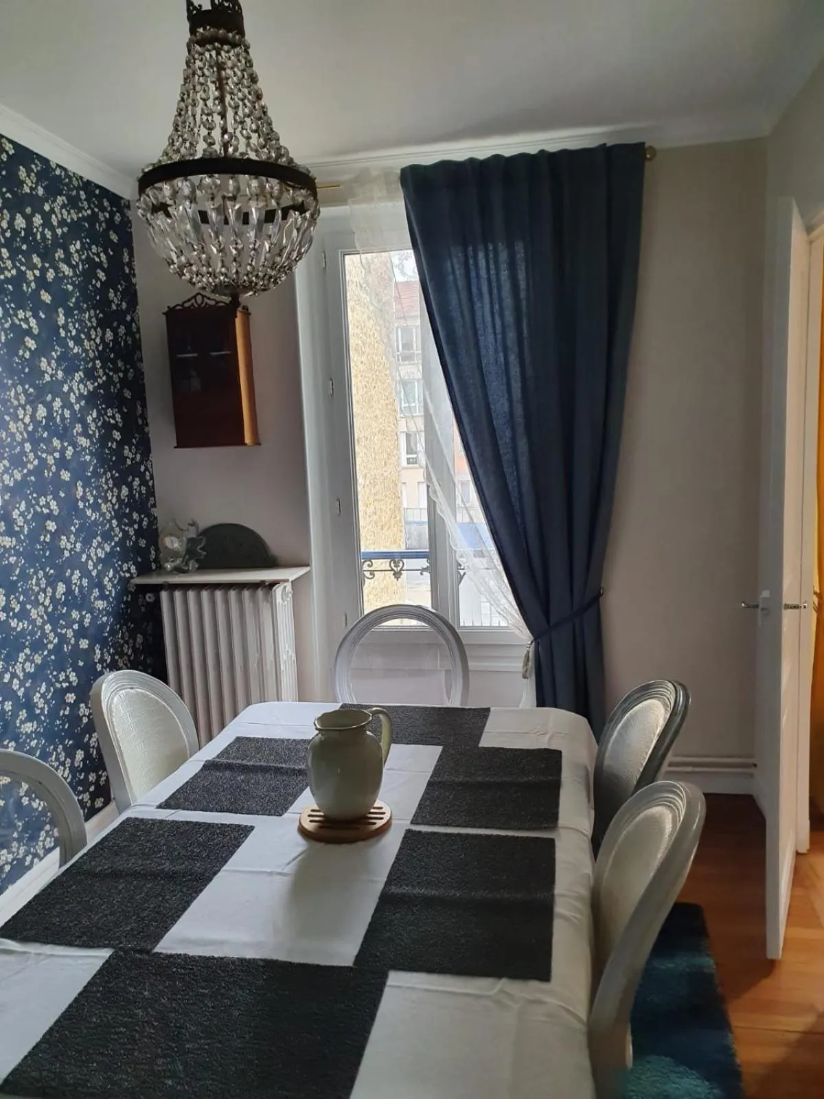 Dining area in Côté Marne