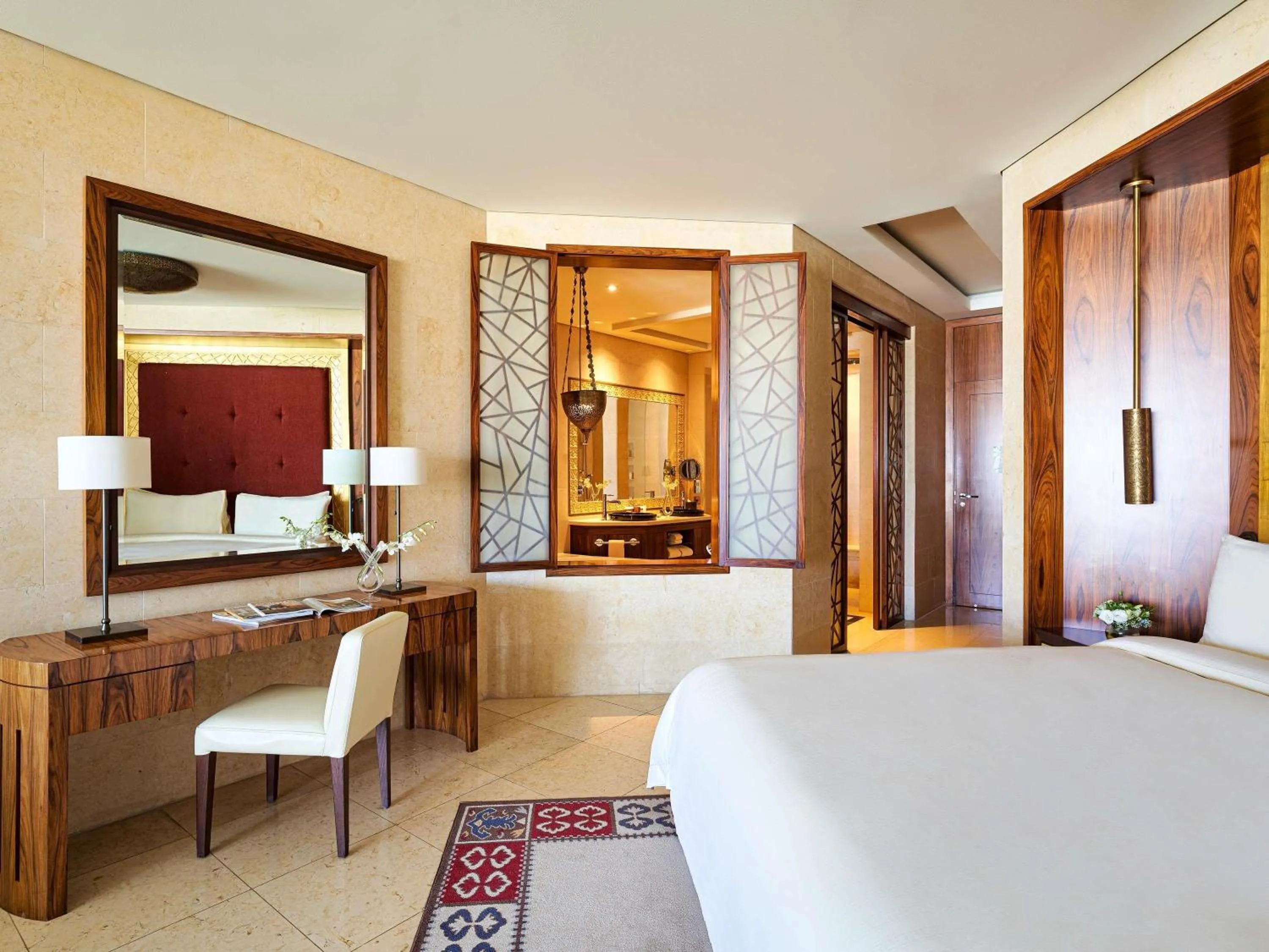 Bedroom, Bed in Raffles Dubai