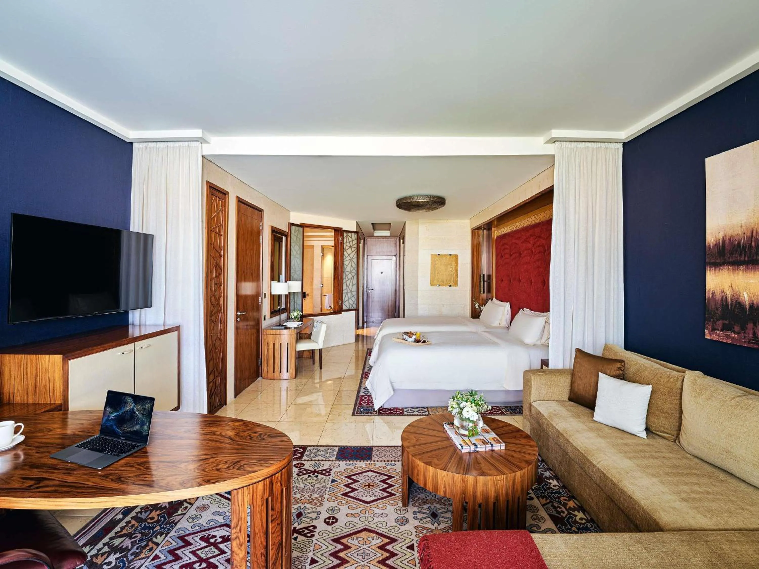 Bedroom, Bed in Raffles Dubai