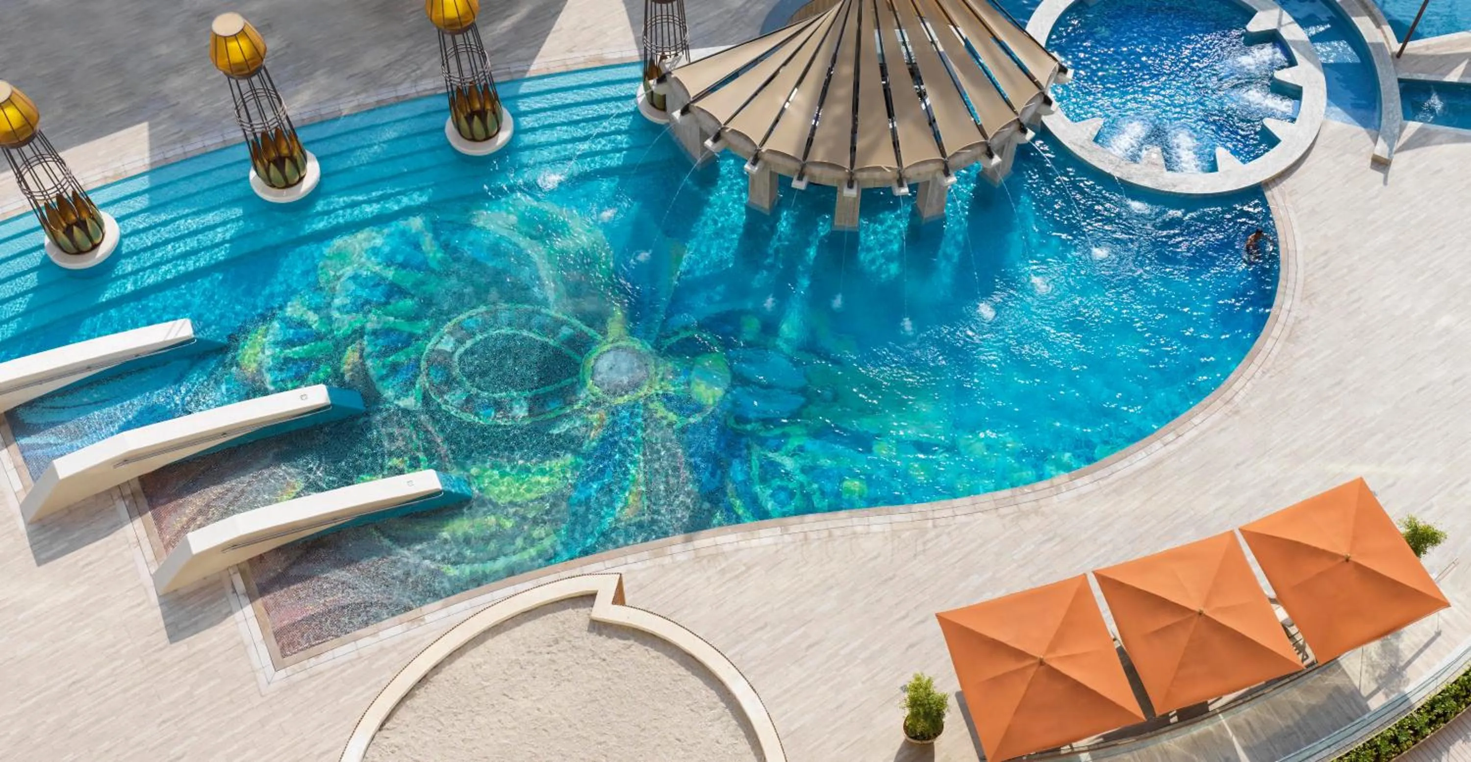 Swimming pool in Raffles Dubai