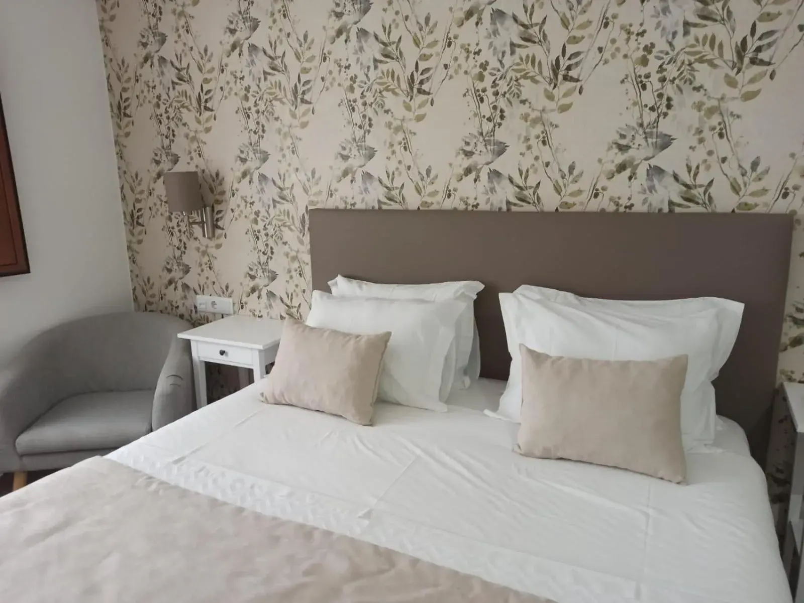 Double Room - single occupancy in Porto D'Abrigo - Alojamento Local Double Room - single occupancy in Porto D'Abrigo - Alojamento Local
