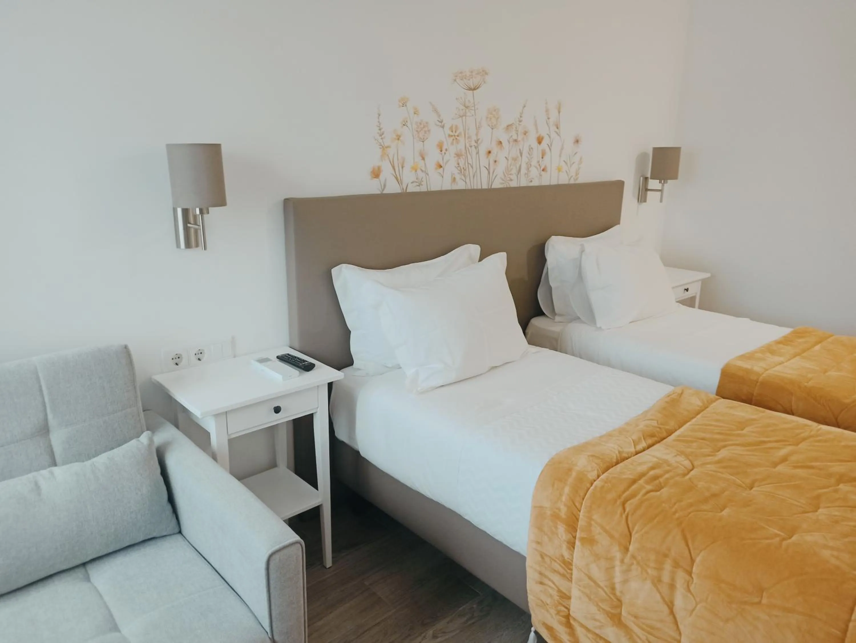 Bedroom, Bed in Porto D'Abrigo - Alojamento Local