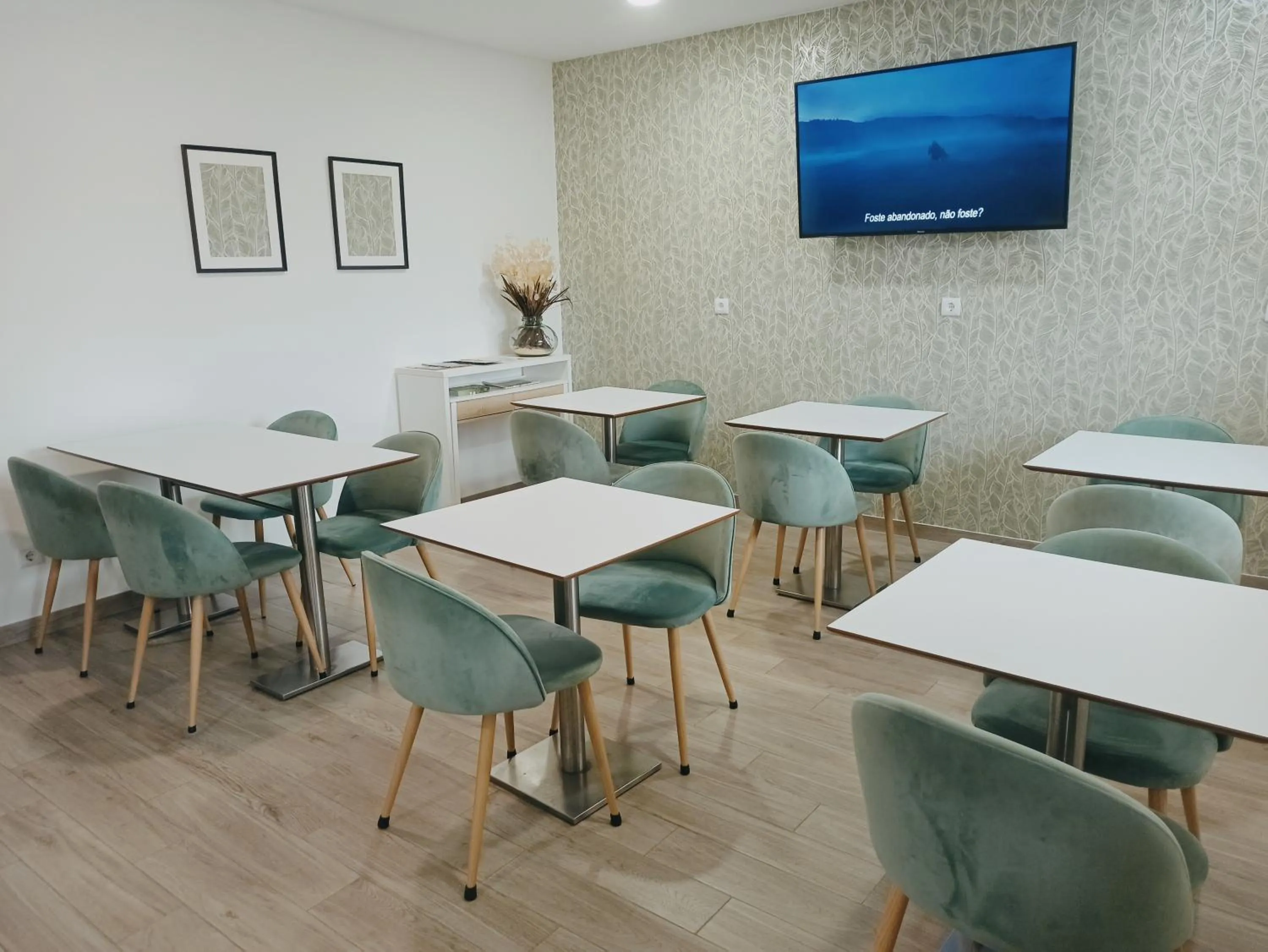 Living room in Porto D'Abrigo - Alojamento Local