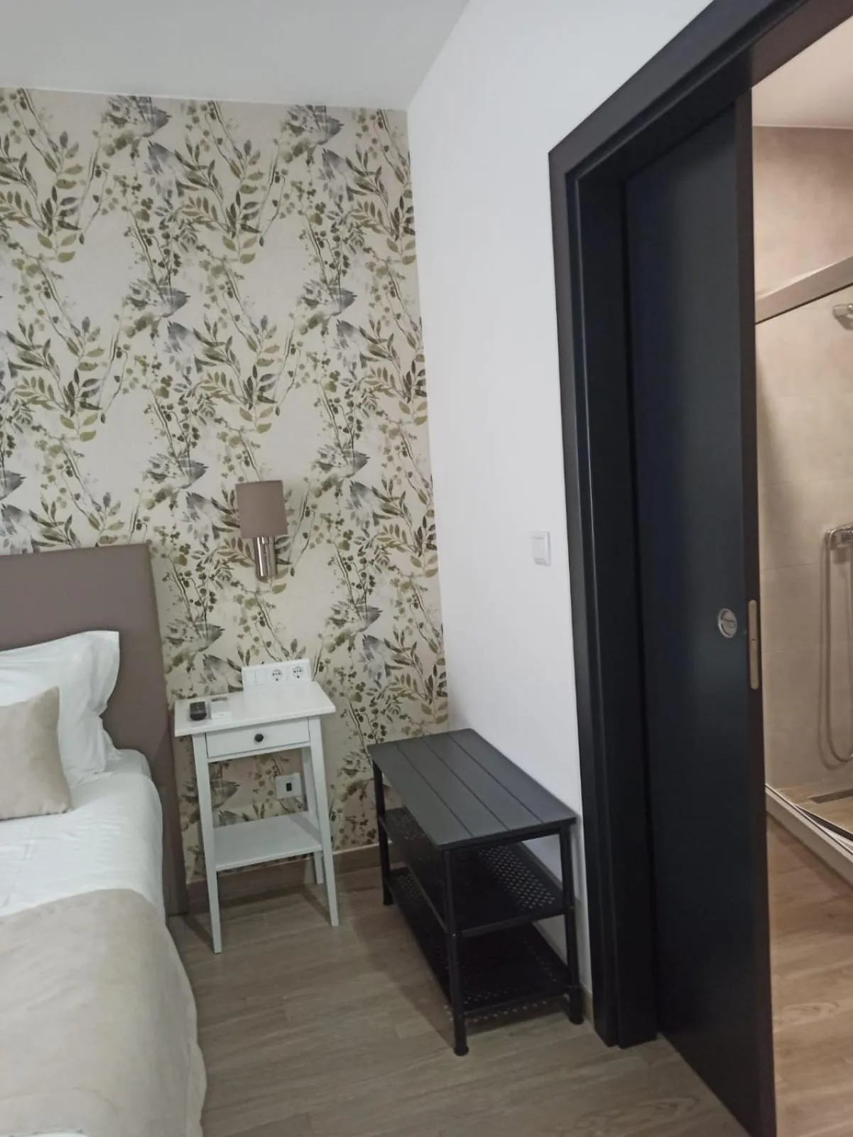 Bathroom, Bed in Porto D'Abrigo - Alojamento Local