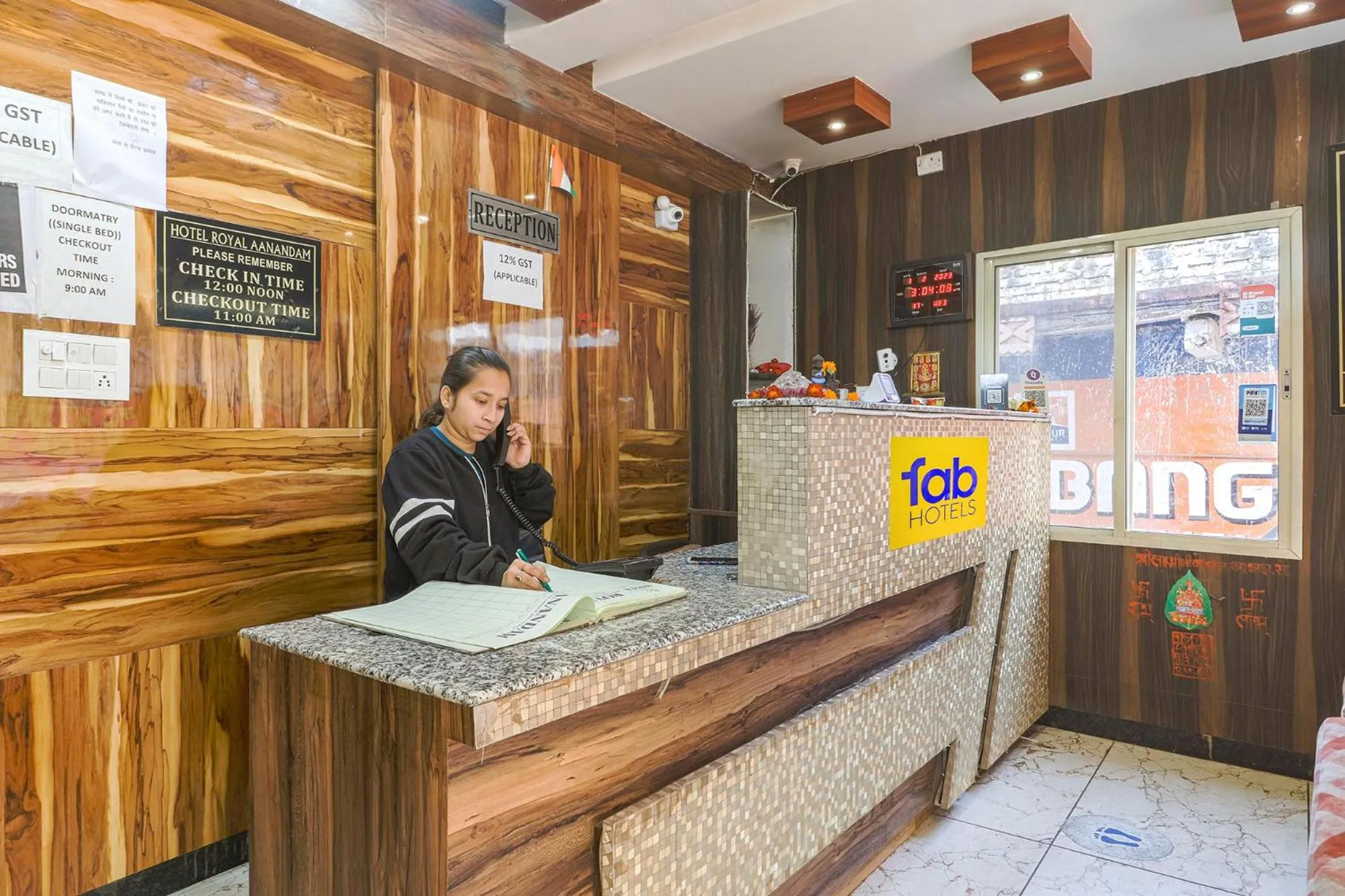 Lobby or reception in FabHotel Royal Aanandam