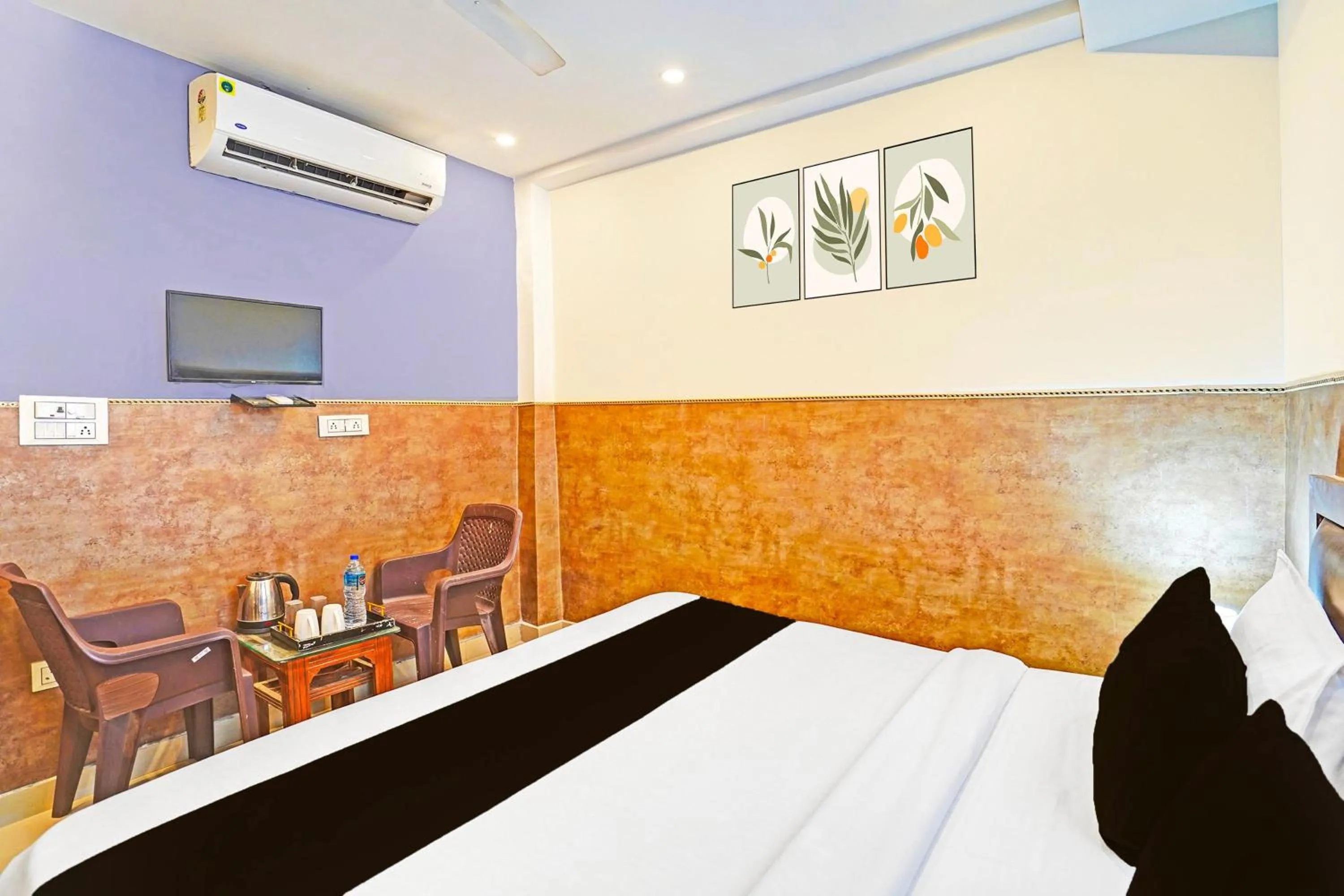 Bedroom, Bed in Super Collection O Tilak Nagar Near Pacific Mall