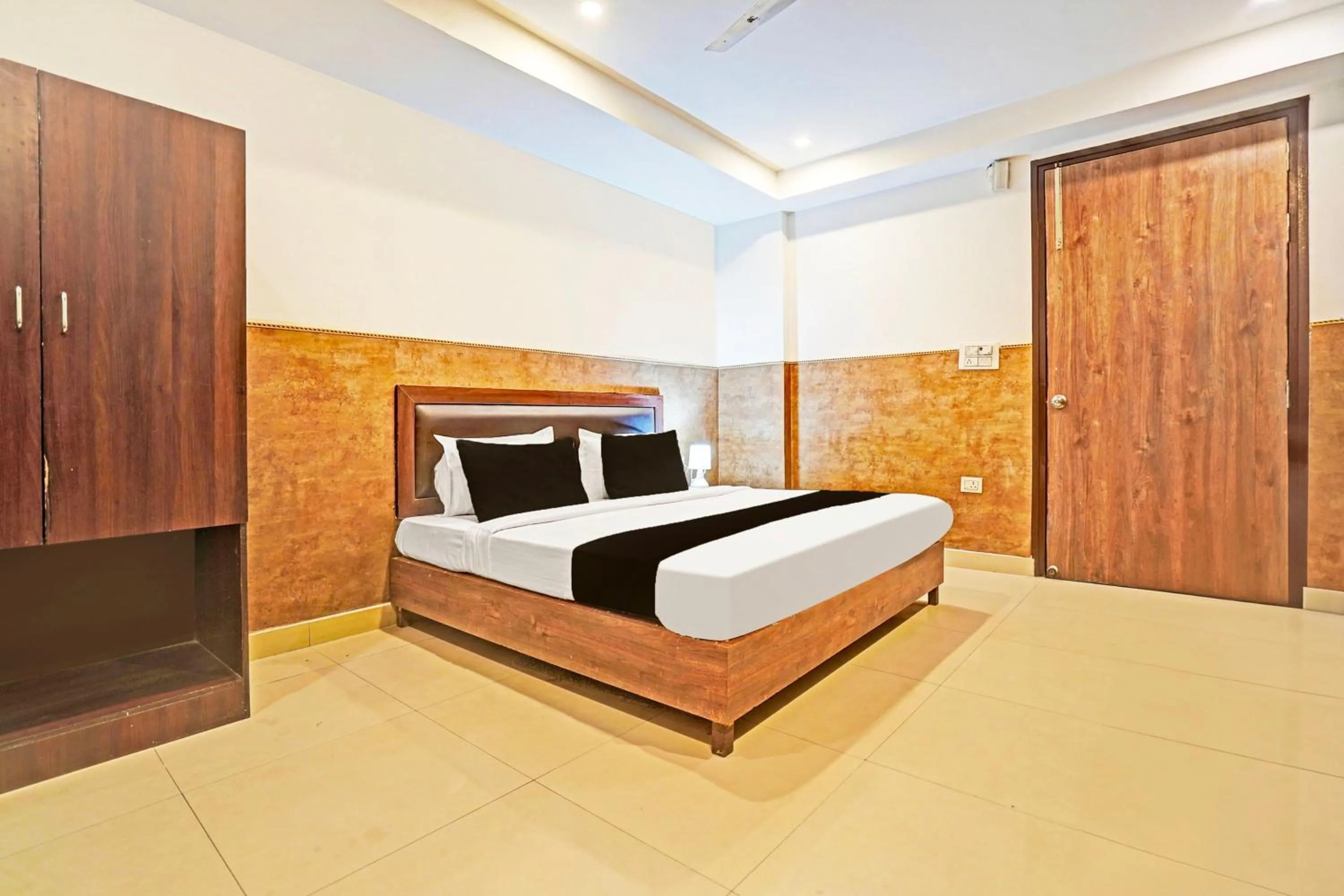 Bedroom, Bed in Super Collection O Tilak Nagar Near Pacific Mall