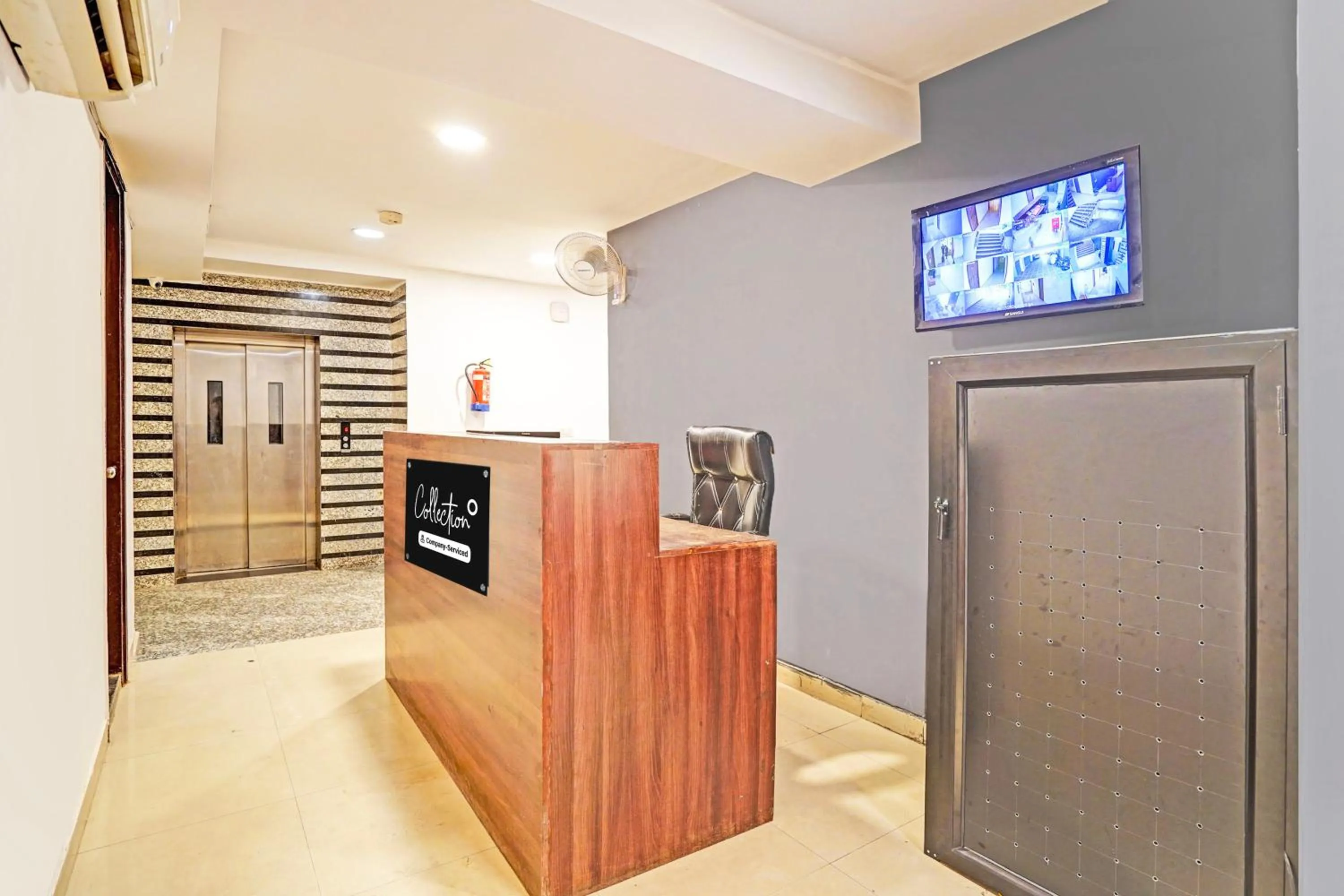 Lobby or reception in Super Collection O Tilak Nagar Near Pacific Mall