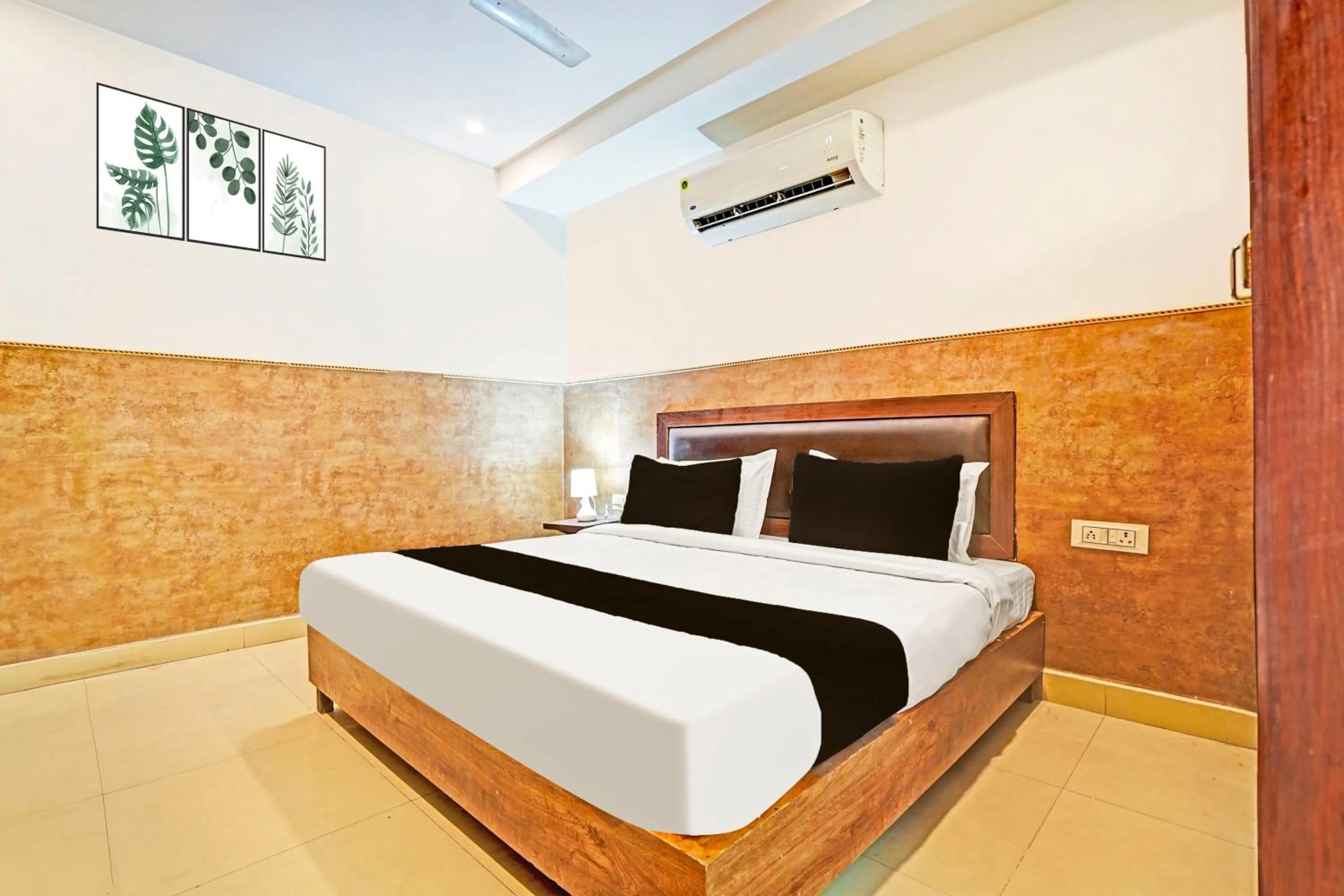 Bedroom, Bed in Super Collection O Tilak Nagar Near Pacific Mall