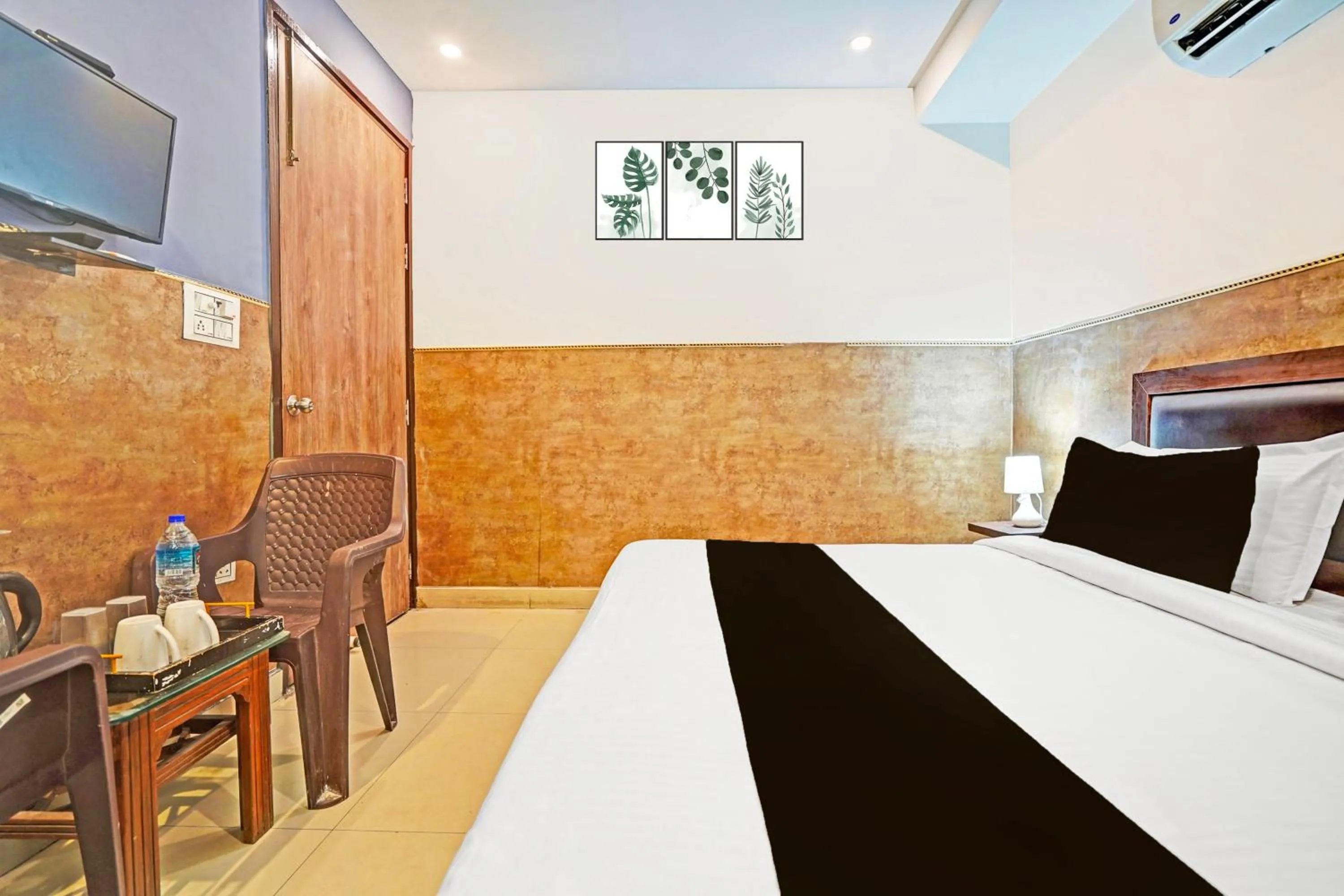 Bedroom, Bed in Super Collection O Tilak Nagar Near Pacific Mall